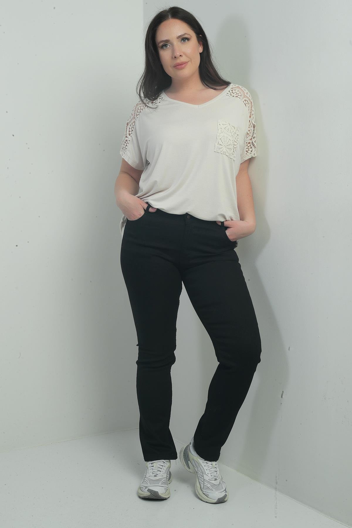 S-25K1060001Kadın Yüksek Bel Boru Paça Büyük Beden Likralı Kot Pantolon