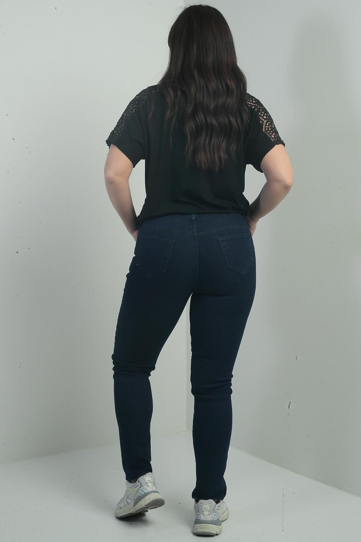 S-25K1060002Kadın Yüksek Bel Boru Paça Likralı Büyük Beden Kot Pantolon