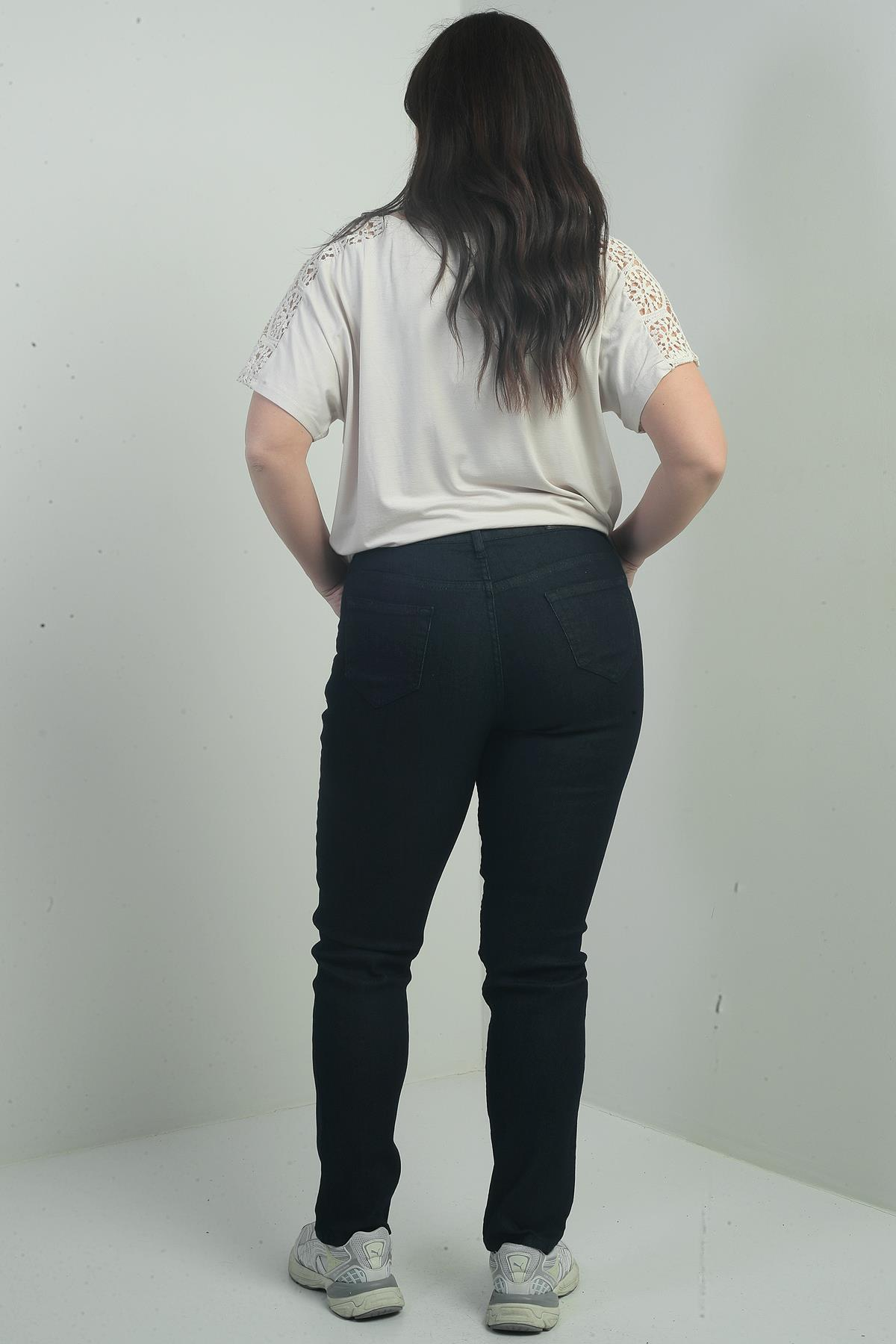 S-25K1060002Kadın Yüksek Bel Boru Paça Likralı Büyük Beden Kot Pantolon