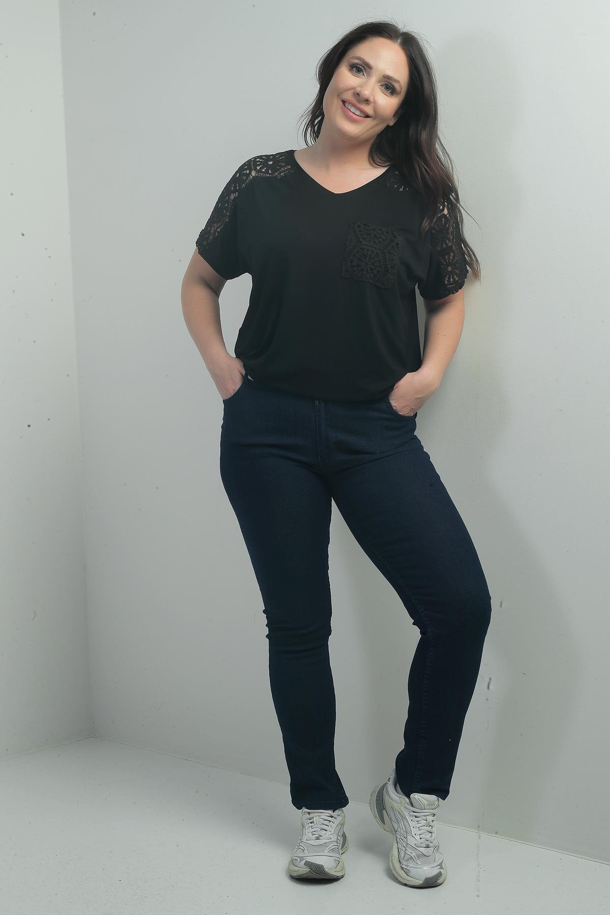 S-25K1060002Kadın Yüksek Bel Boru Paça Likralı Büyük Beden Kot Pantolon