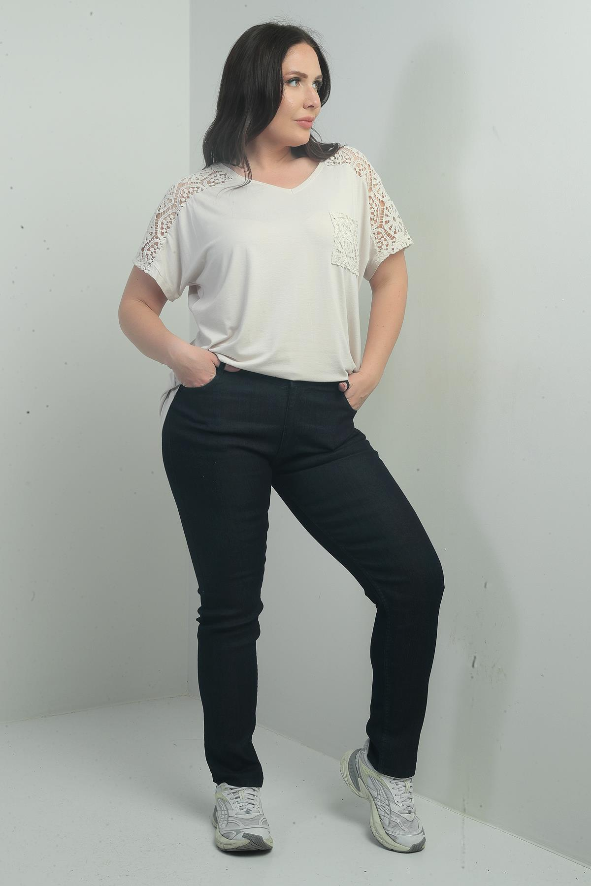 S-25K1060002Kadın Yüksek Bel Boru Paça Likralı Büyük Beden Kot Pantolon