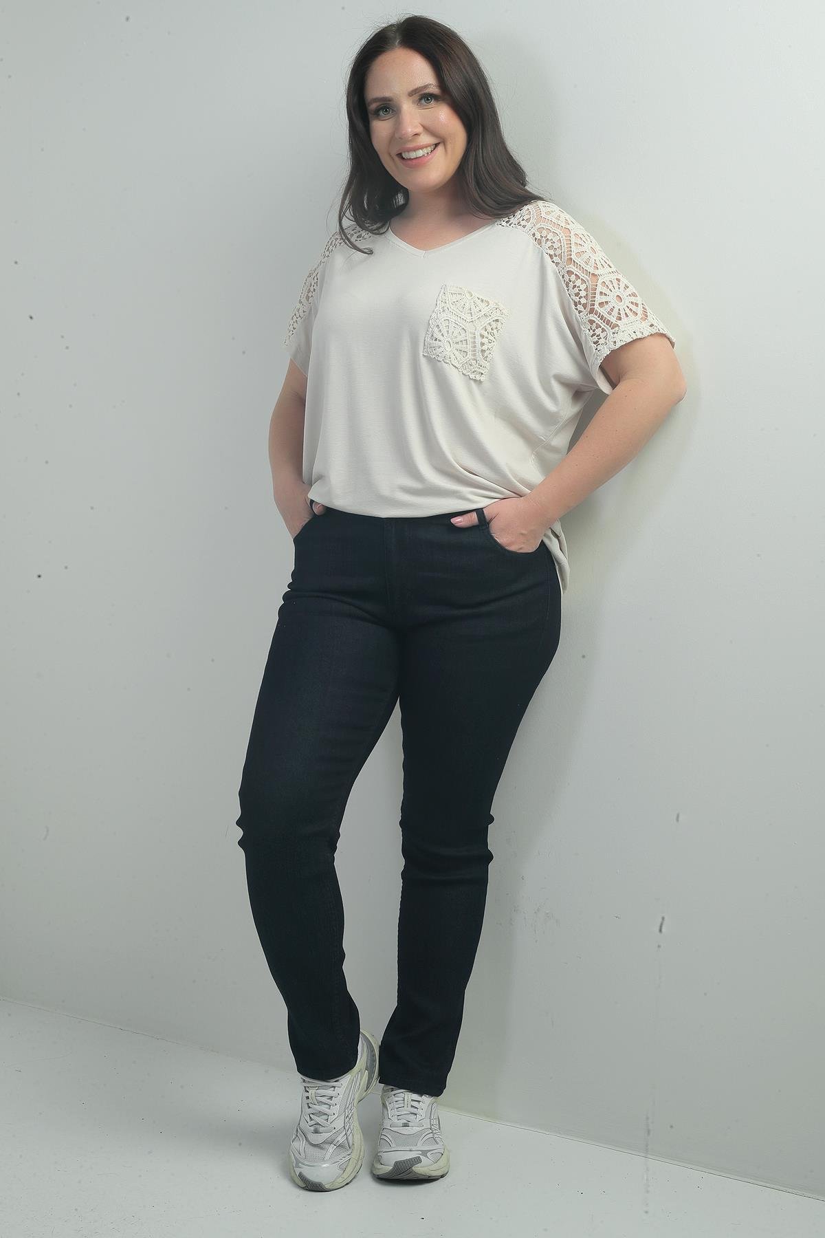 S-25K1060002Kadın Yüksek Bel Boru Paça Likralı Büyük Beden Kot Pantolon