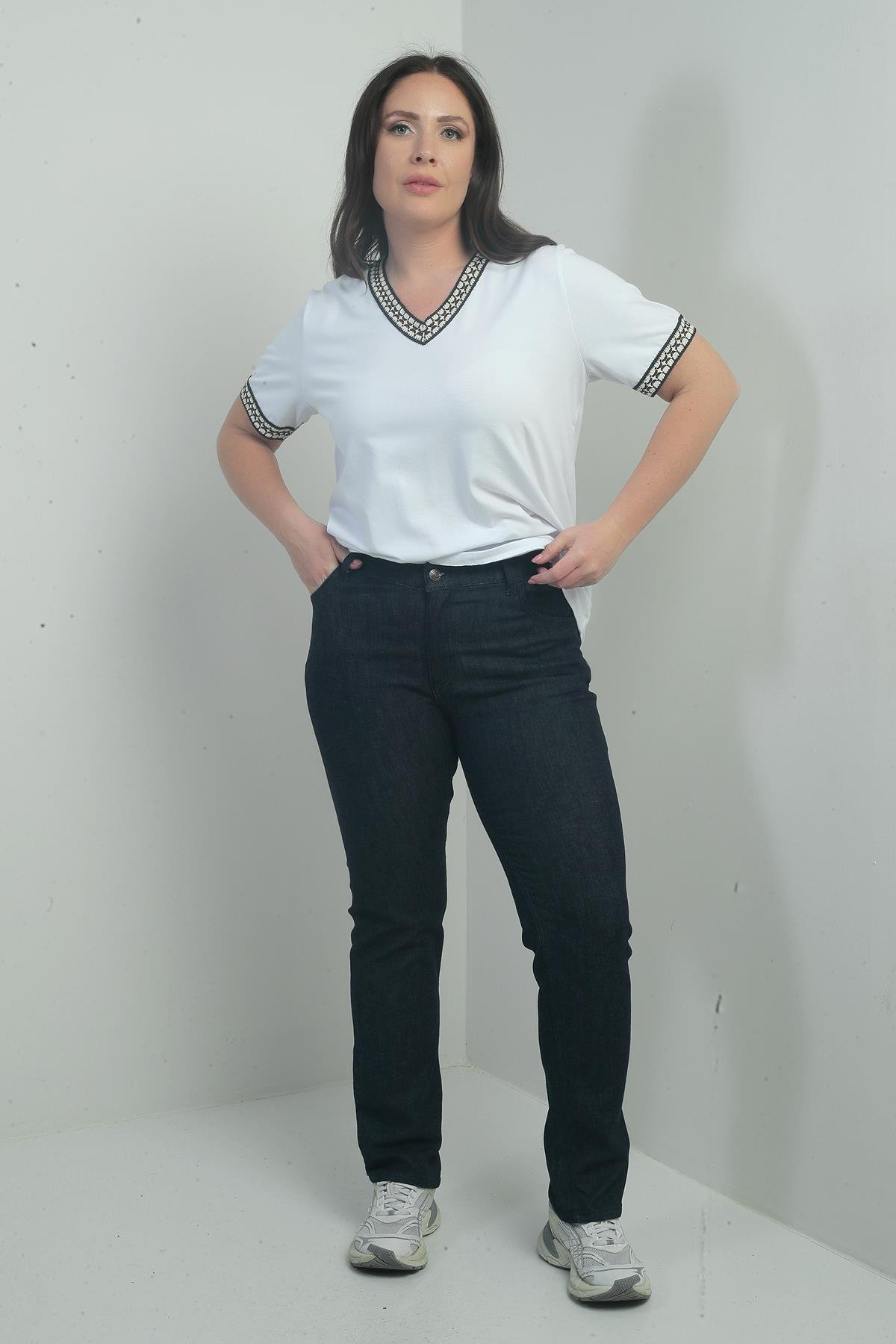 S-25K1060003Kadın Yüksek Bel Boru Paça Likralı Büyük Beden Kot Pantolon