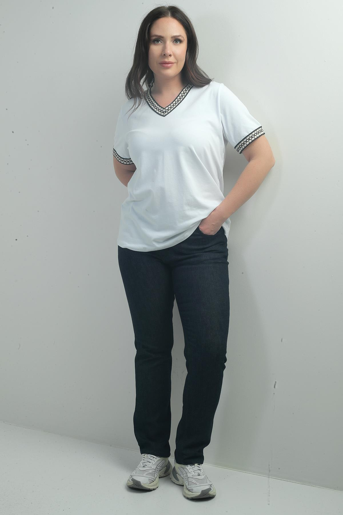 S-25K1060003Kadın Yüksek Bel Boru Paça Likralı Büyük Beden Kot Pantolon