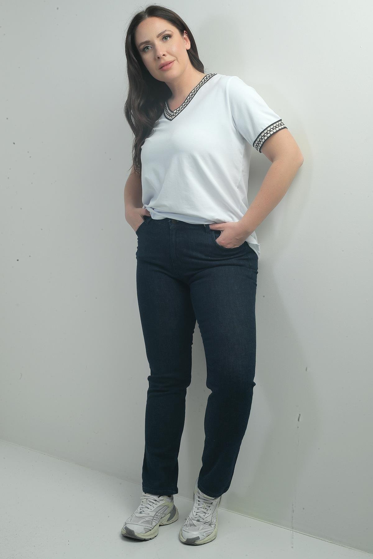 S-25K1060003Kadın Yüksek Bel Boru Paça Likralı Büyük Beden Kot Pantolon