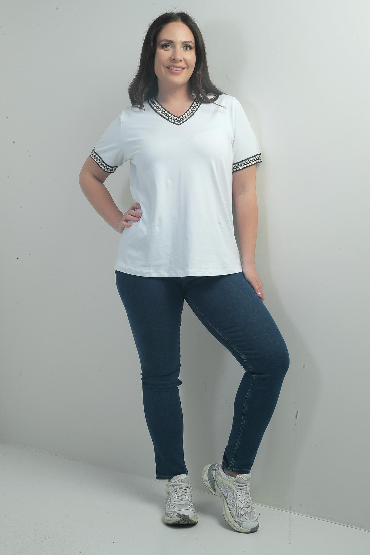 S-25K1060004Kadın Yüksek Bel Boru Paça Likralı Büyük Beden Kot Pantolon