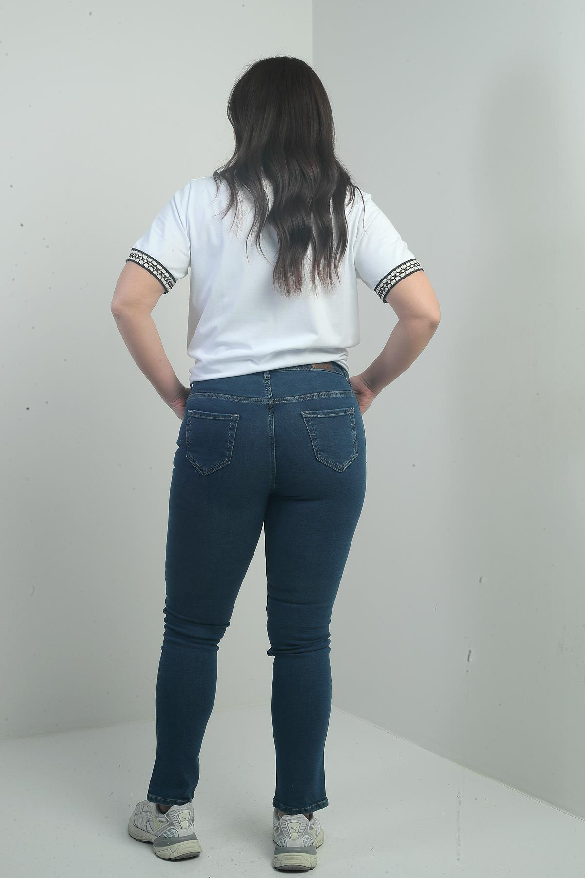 S-25K1060004Kadın Yüksek Bel Boru Paça Likralı Büyük Beden Kot Pantolon