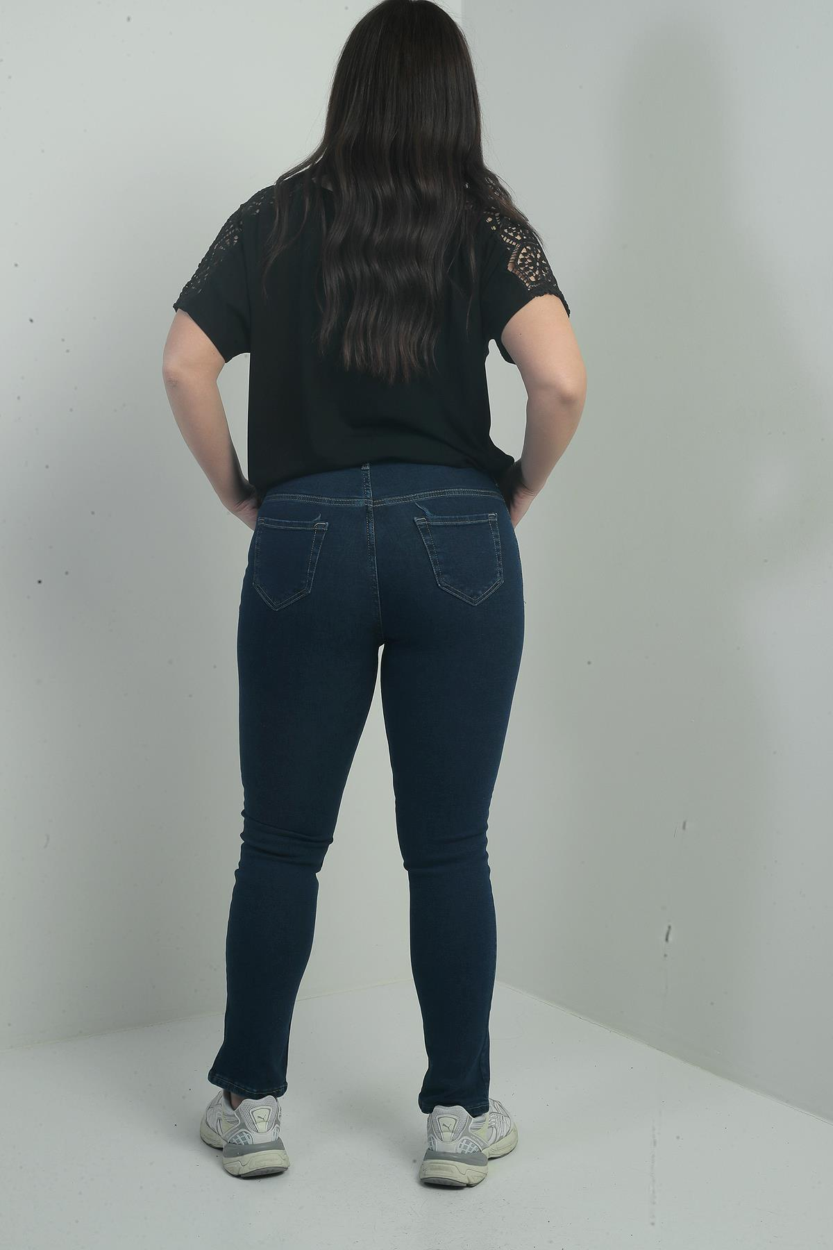 S-25K1060004Kadın Yüksek Bel Boru Paça Likralı Büyük Beden Kot Pantolon