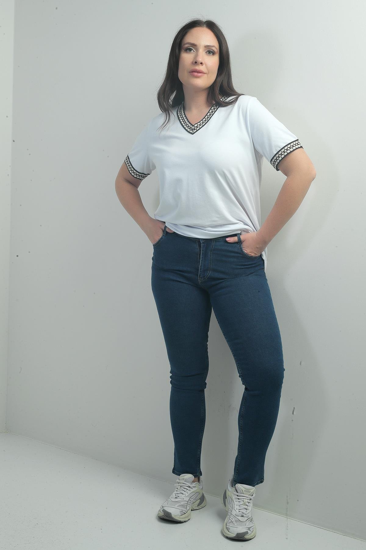 S-25K1060004Kadın Yüksek Bel Boru Paça Likralı Büyük Beden Kot Pantolon