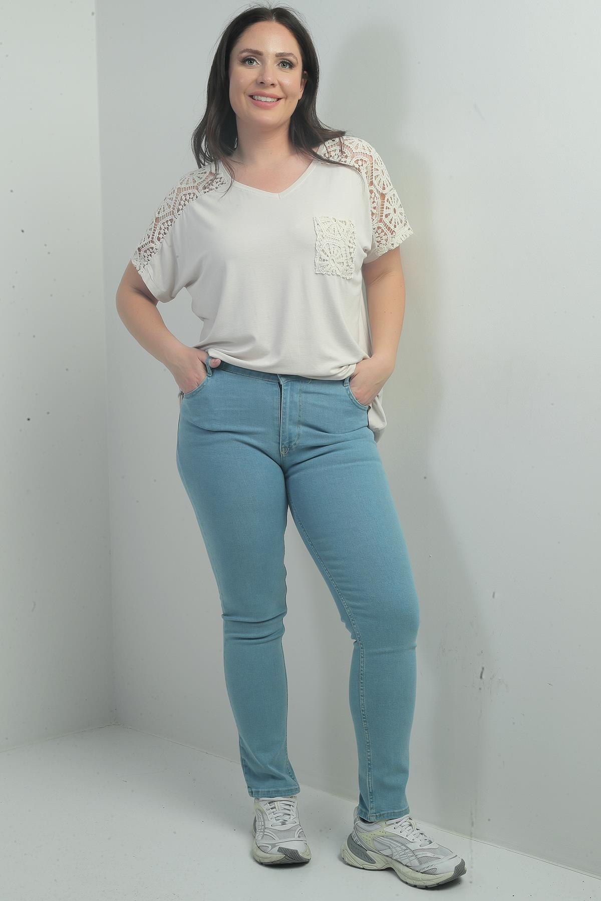 S-25K1060004Kadın Yüksek Bel Boru Paça Likralı Büyük Beden Kot Pantolon