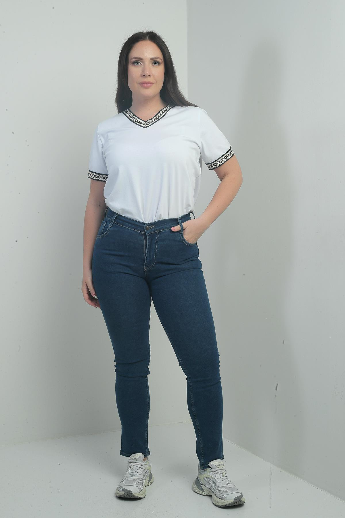 S-25K1060004Kadın Yüksek Bel Boru Paça Likralı Büyük Beden Kot Pantolon