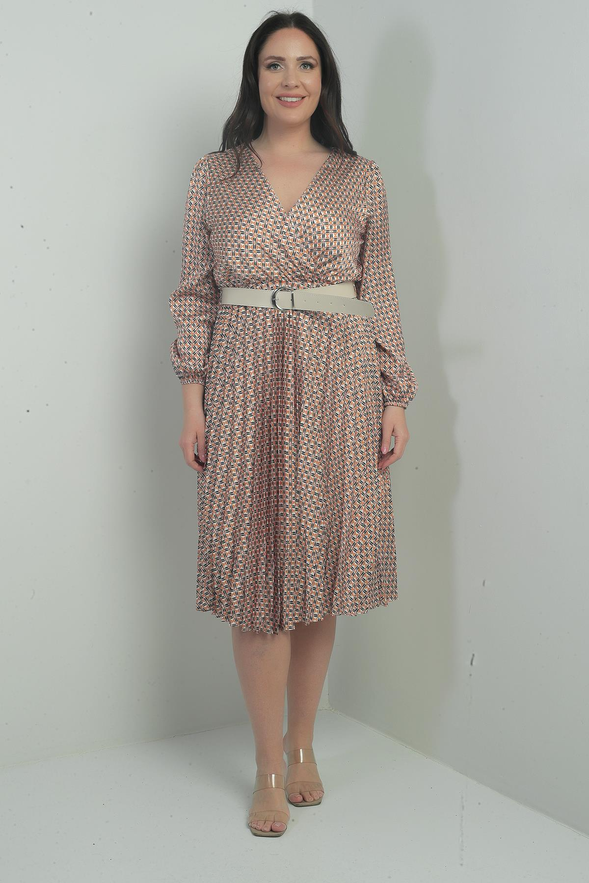 S-25K1520004Kadın Kruvaze Yaka Beli Kemerli Astarlı Desenli Pileli Midi Saten B.B Elbise