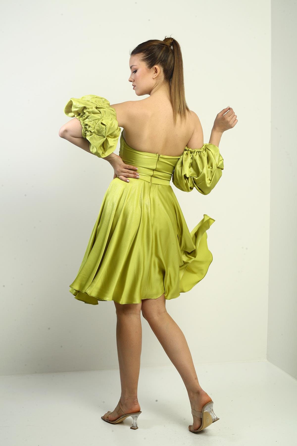 S-25K3050002Kadın Straplez Karpuz Takma Kollu Astarlı Kısa Kloş Krep Saten Elbise