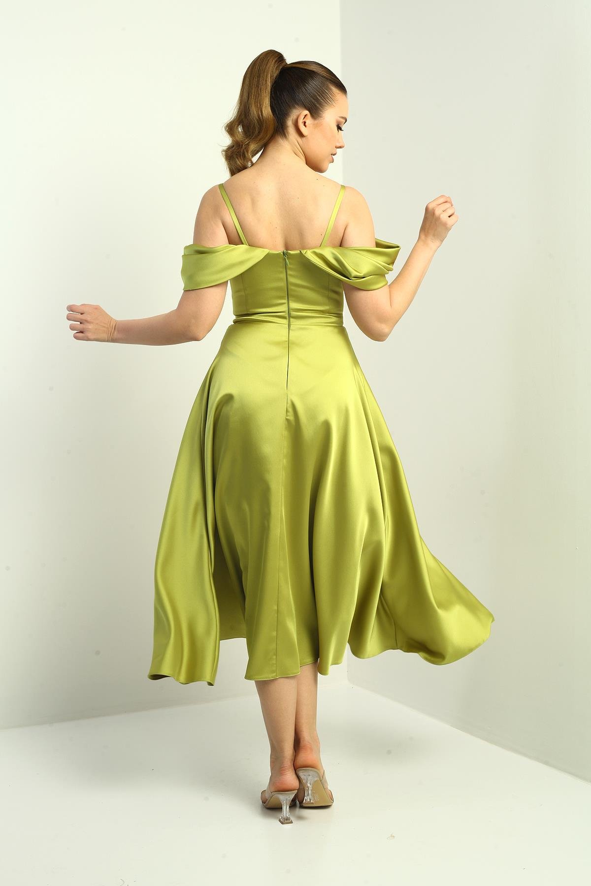 S-25K3050004Kadın İp Askılı Düşük Kollu Astarlı Pileli Saten Kloş Uzun Elbise