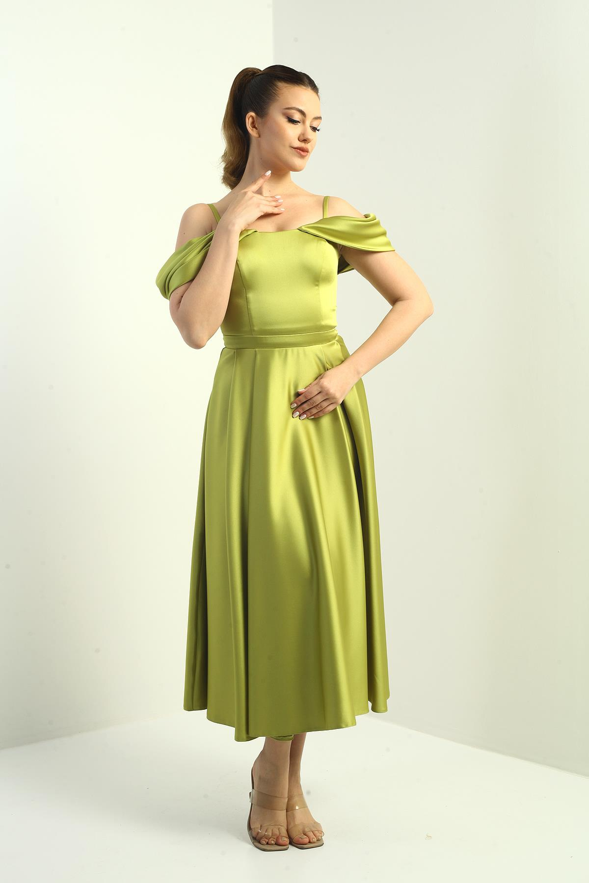 S-25K3050004Kadın İp Askılı Düşük Kollu Astarlı Pileli Saten Kloş Uzun Elbise