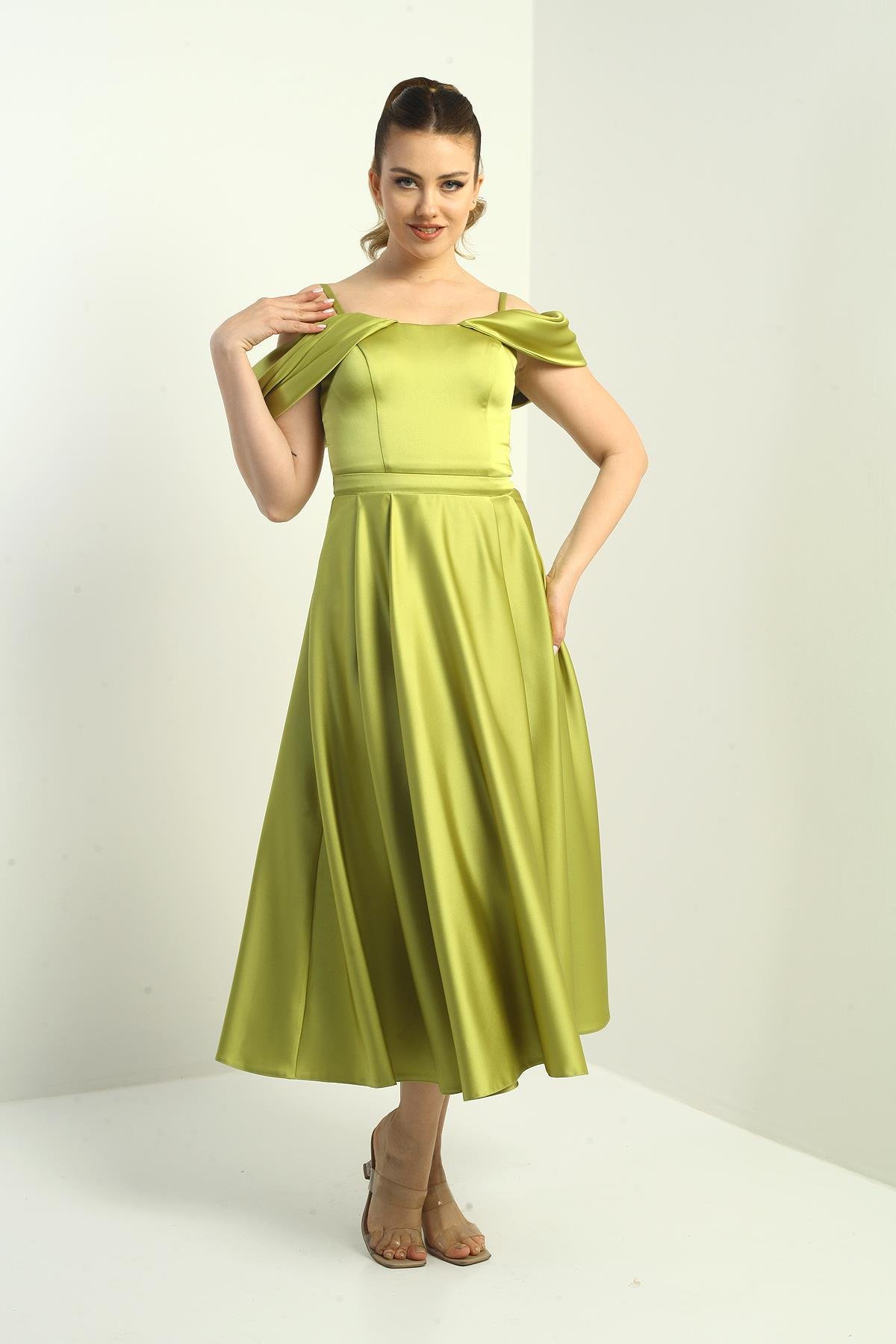 S-25K3050004Kadın İp Askılı Düşük Kollu Astarlı Pileli Saten Kloş Uzun Elbise