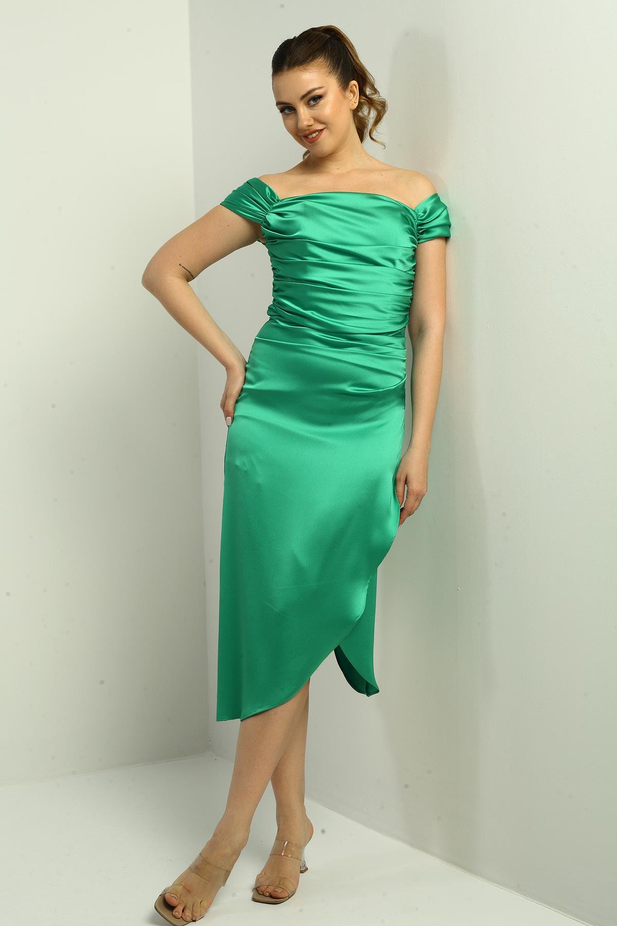 S-25K3050009Kadın Madonna Yaka Drapeli Asimetrik Saten Kısa Elbise