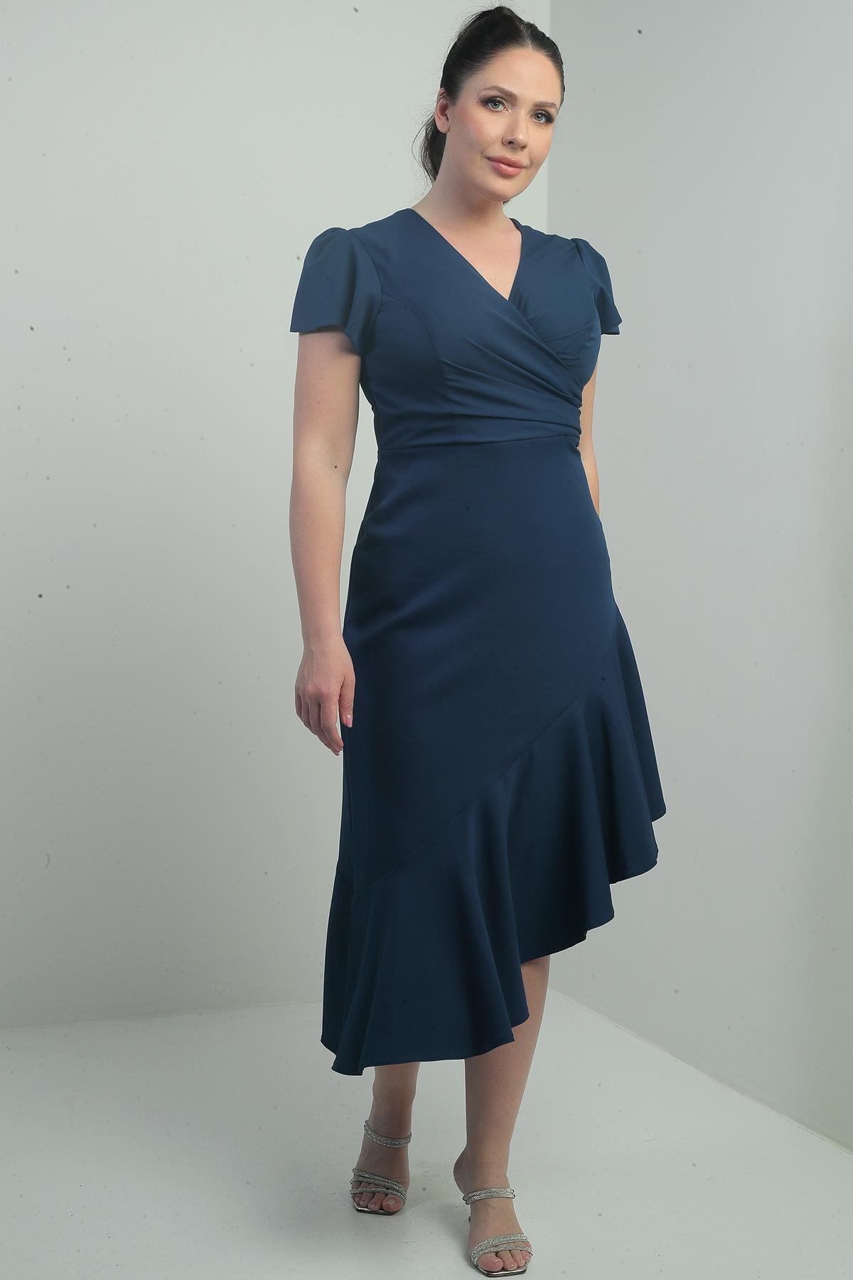 S-25K3050014Kadın Kruvaze Yaka Önü Drapeli Astarlı Eteği Volanlı Büyük Beden Krep Elbise