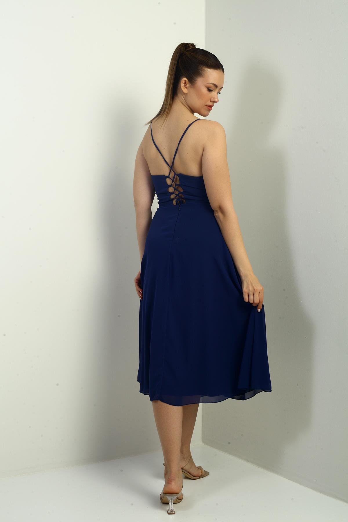 S-25K3050020Kadın İp Askılı Kruvaze Yaka Astarlı Arkası Bağcıklı Kloş Şifon Elbise