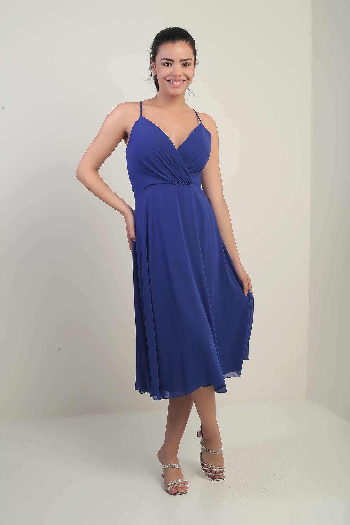 S-25K3050020Kadın İp Askılı Kruvaze Yaka Astarlı Arkası Bağcıklı Kloş Şifon Elbise