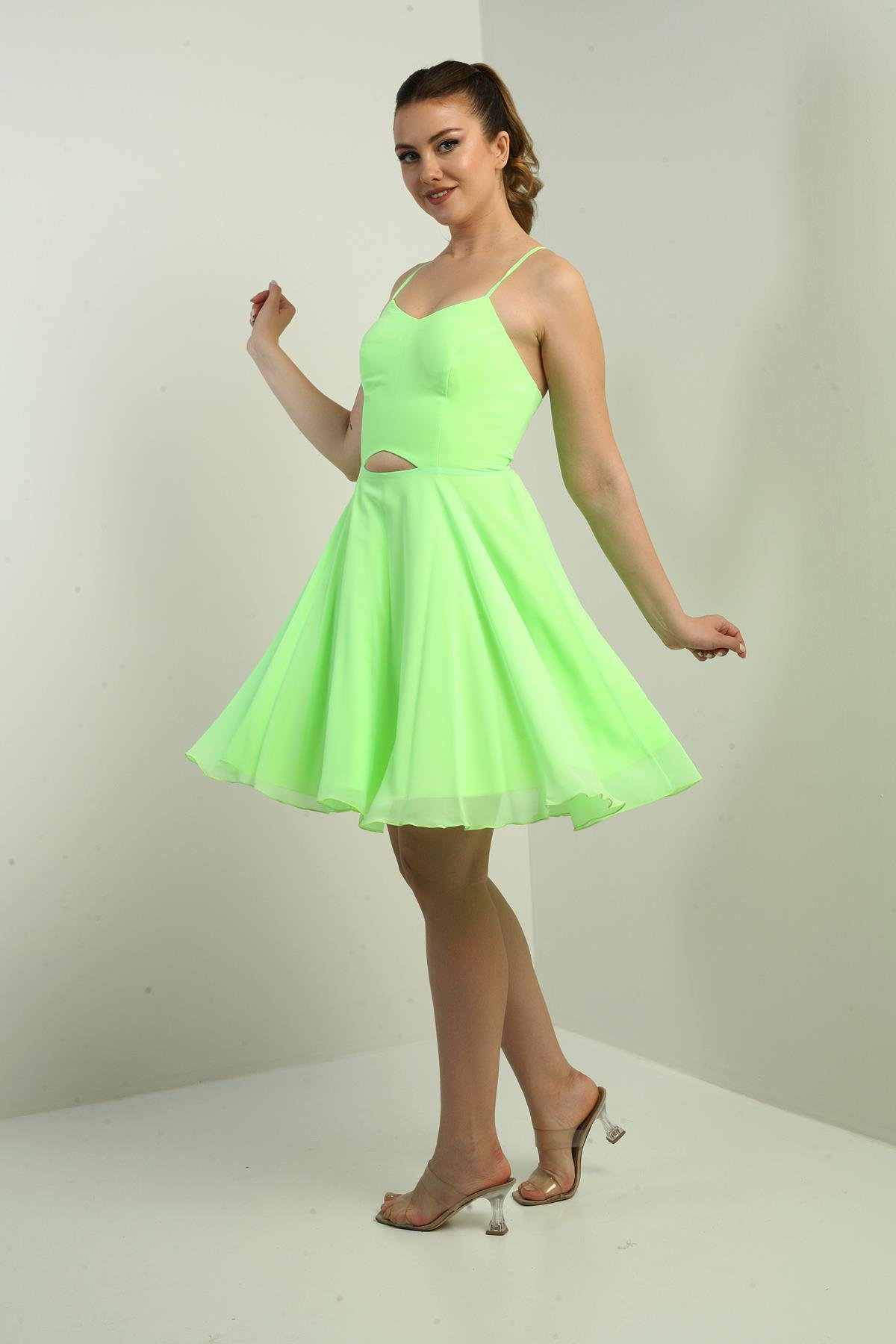 S-25K3050021Kadın İp Askılı Arkası Bağlamalı Önü Pencereli Astarlı Şifon Kısa Kloş Elbise