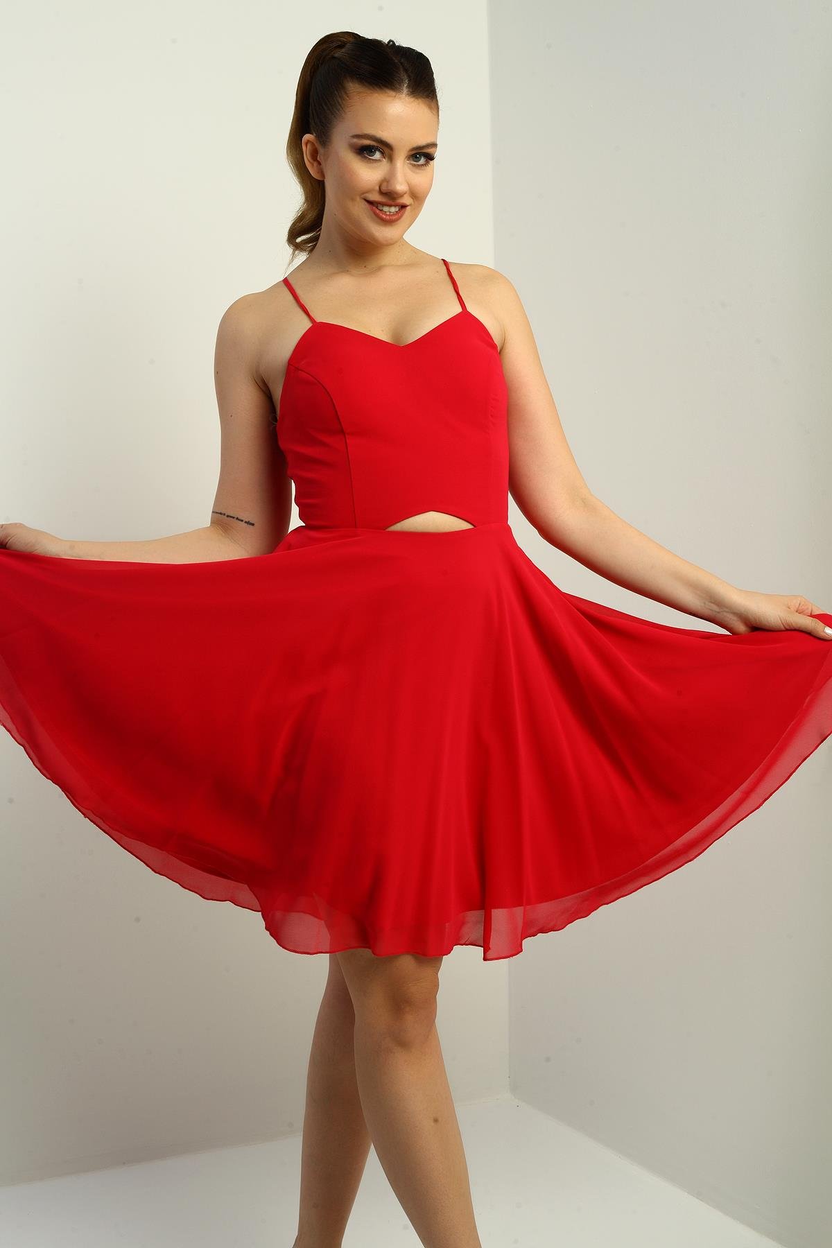 S-25K3050021Kadın İp Askılı Arkası Bağlamalı Önü Pencereli Astarlı Şifon Kısa Kloş Elbise