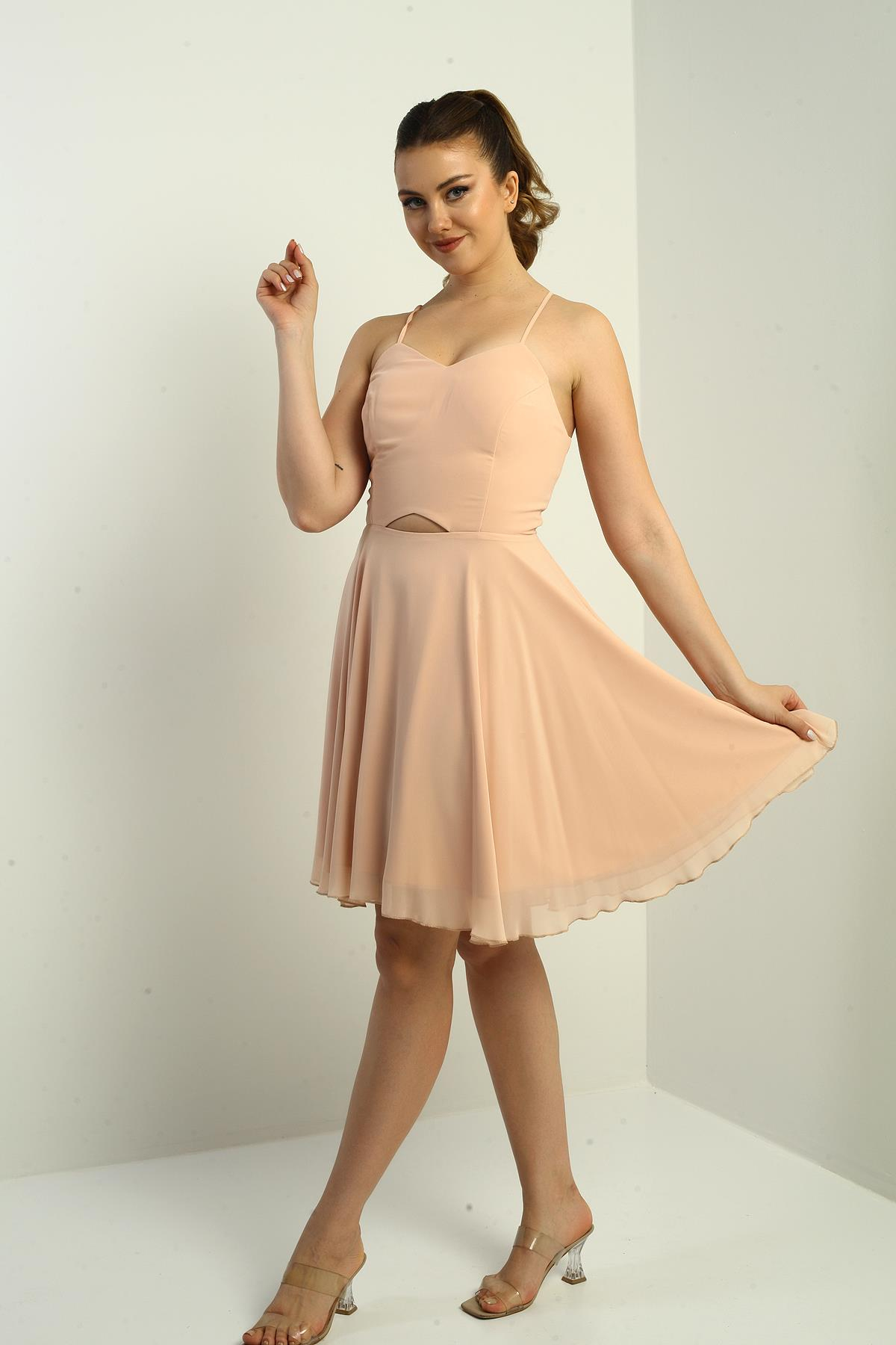 S-25K3050021Kadın İp Askılı Arkası Bağlamalı Önü Pencereli Astarlı Şifon Kısa Kloş Elbise