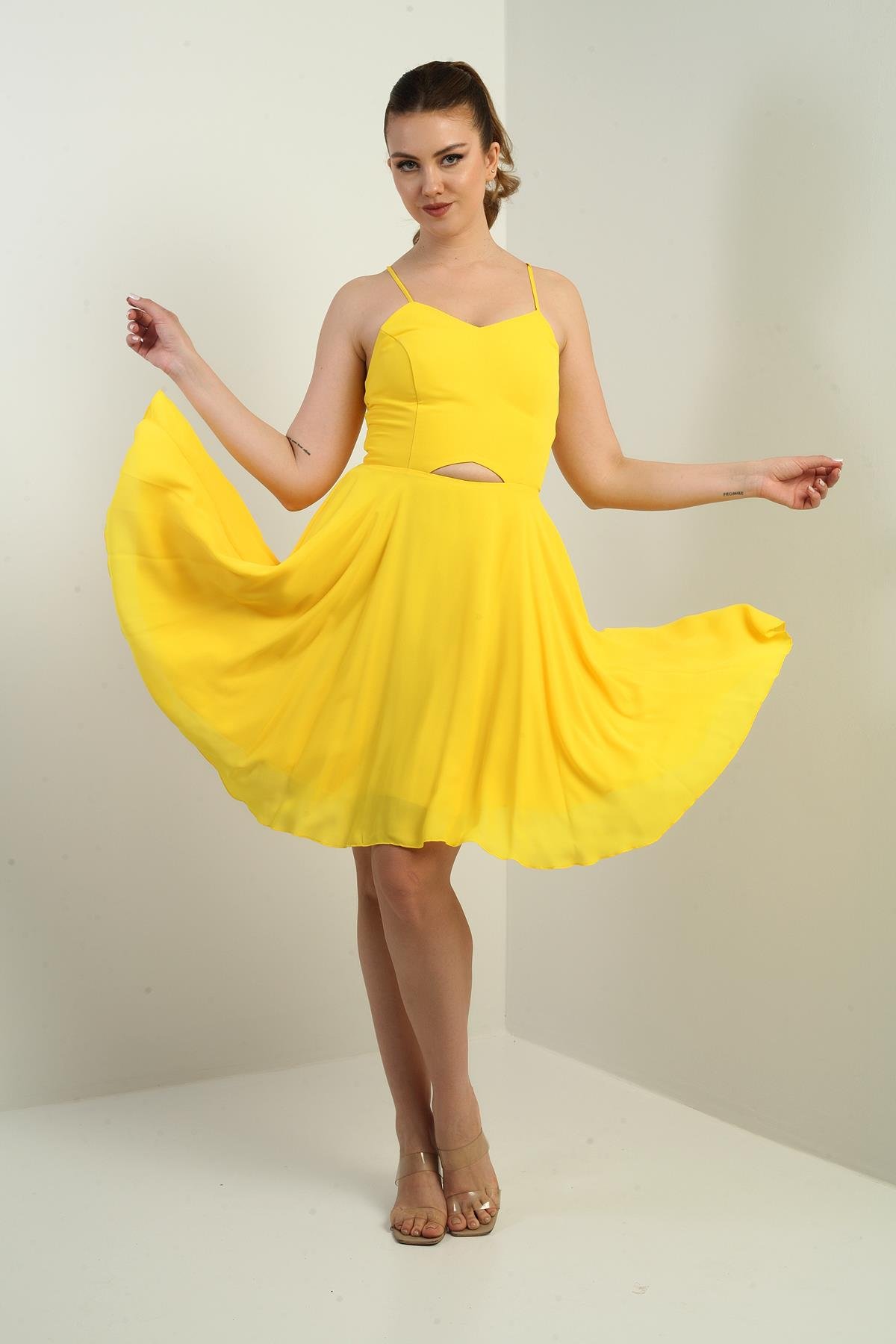 S-25K3050021Kadın İp Askılı Arkası Bağlamalı Önü Pencereli Astarlı Şifon Kısa Kloş Elbise