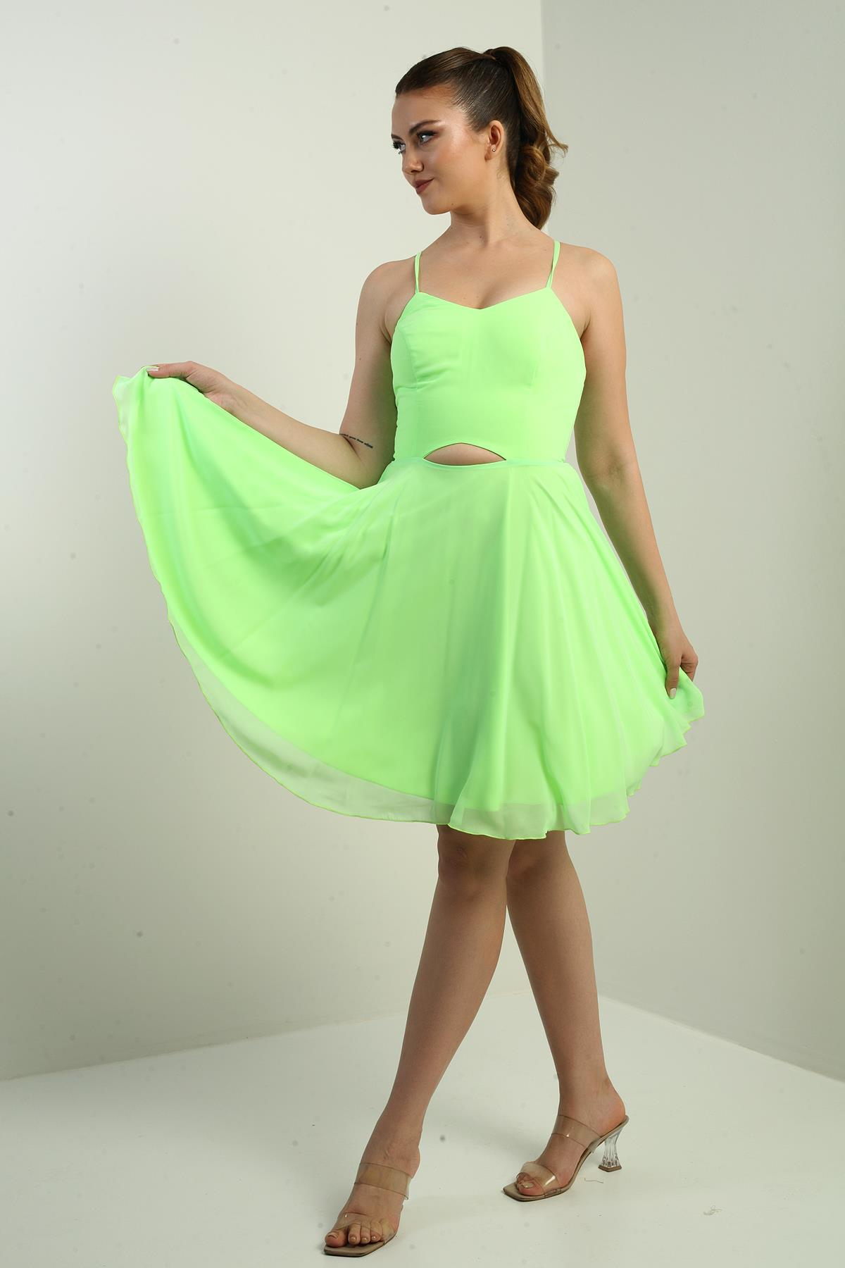 S-25K3050021Kadın İp Askılı Arkası Bağlamalı Önü Pencereli Astarlı Şifon Kısa Kloş Elbise