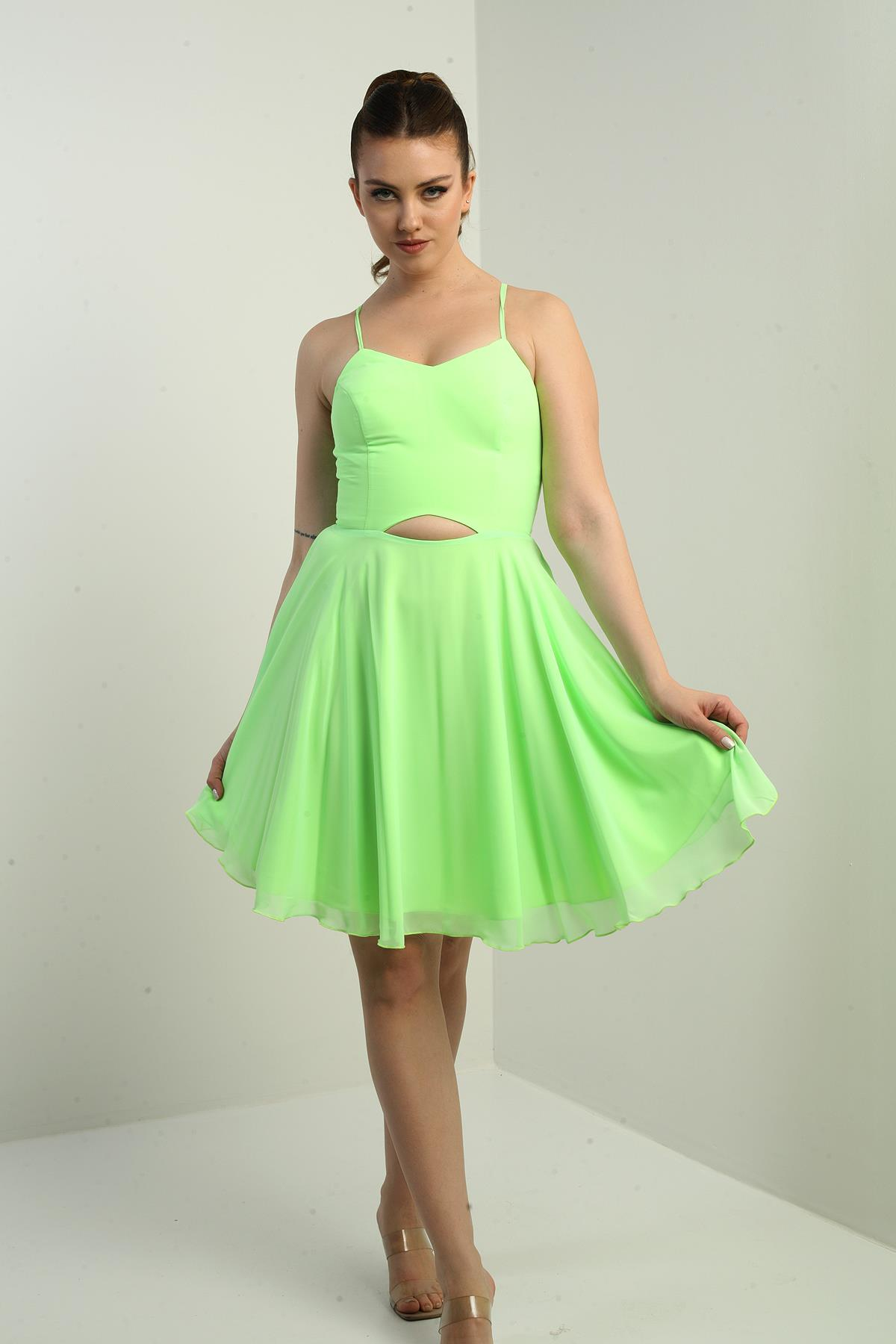 S-25K3050021Kadın İp Askılı Arkası Bağlamalı Önü Pencereli Astarlı Şifon Kısa Kloş Elbise