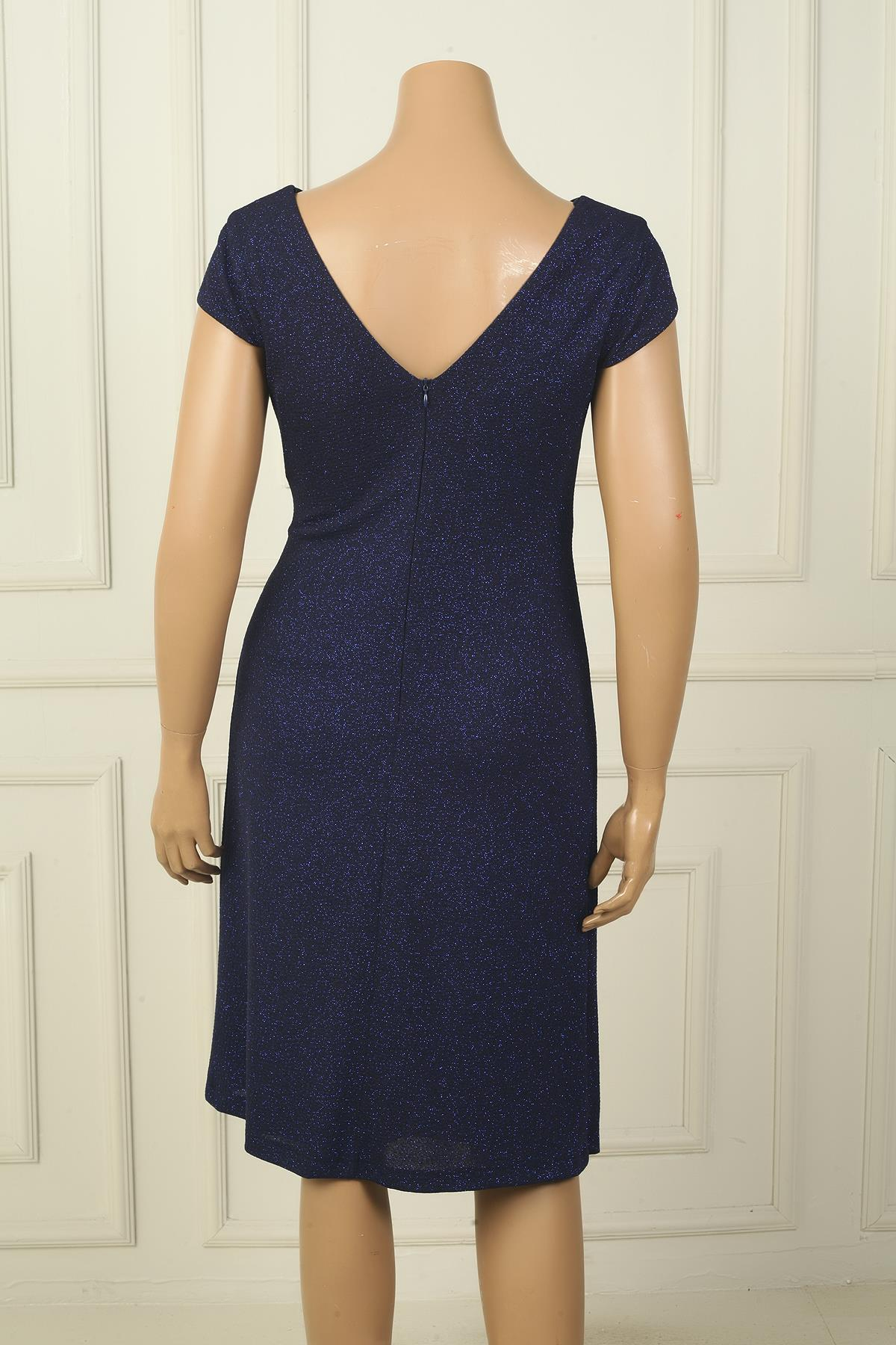 S-25K3630001Kadın Ön Arka V Yaka Tırnak Kollu Astarlı Yanı Taş Detaylı Mendilli B.B Simli Kısa Elbise