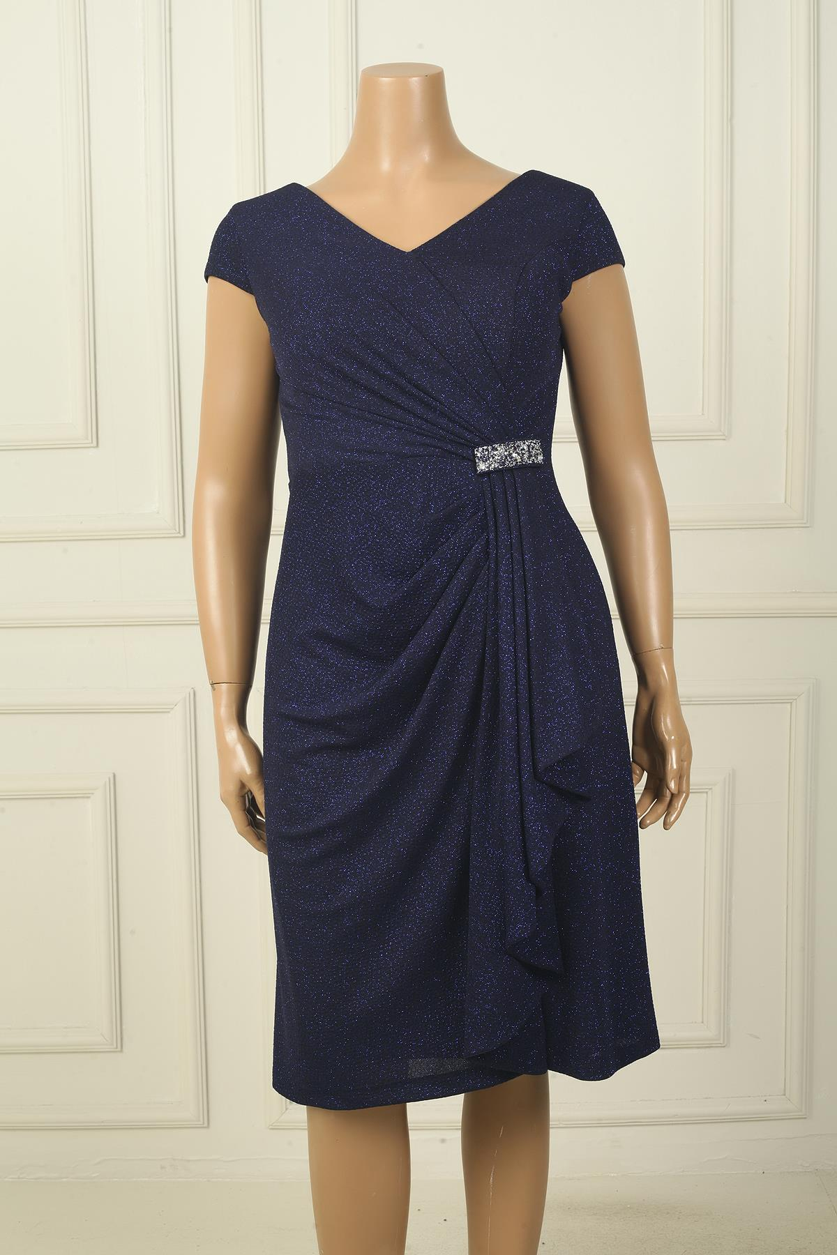 S-25K3630001Kadın Ön Arka V Yaka Tırnak Kollu Astarlı Yanı Taş Detaylı Mendilli B.B Simli Kısa Elbise