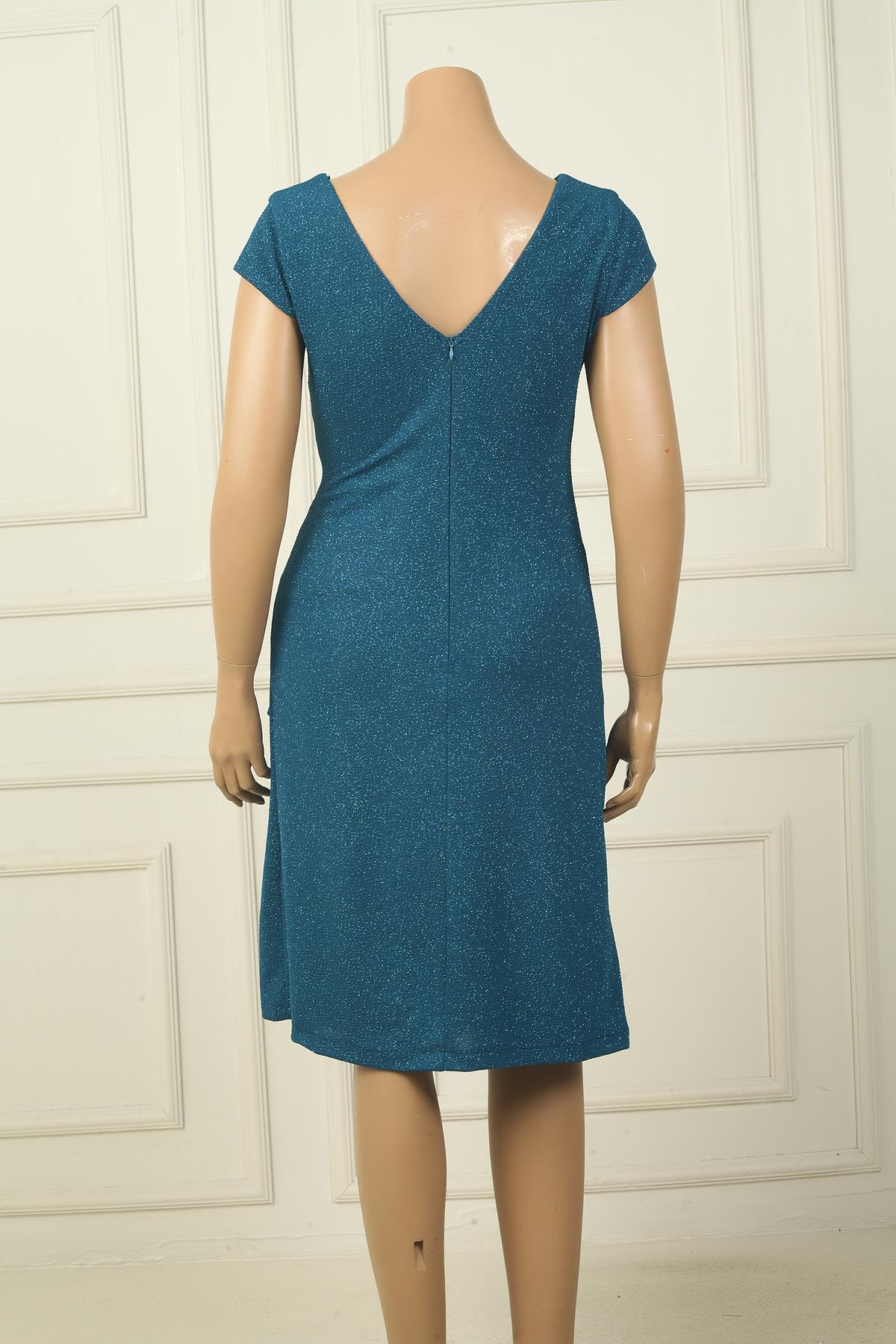 S-25K3630001Kadın Ön Arka V Yaka Tırnak Kollu Astarlı Yanı Taş Detaylı Mendilli B.B Simli Kısa Elbise