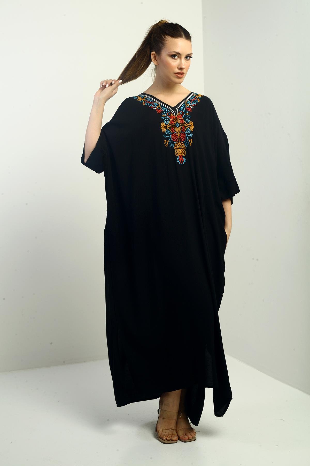 S-25K3880002Kadın V Yaka Nakışlı Cepli Oversize Uzun Elbise