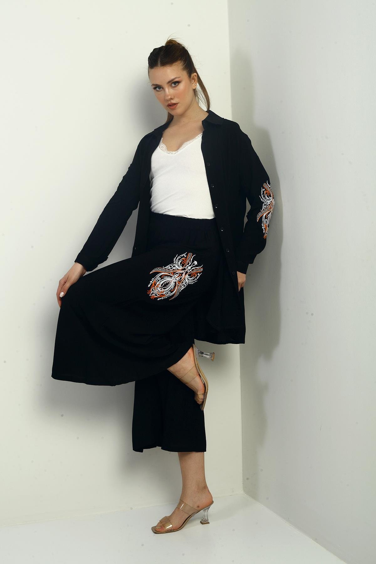 S-25K3880003Kadın Yanları Yırtmaçlı Tunik Gömlek Beli Lastikli Cepli Palazzo Pantolon Nakışlı Oversize 2'li Takım