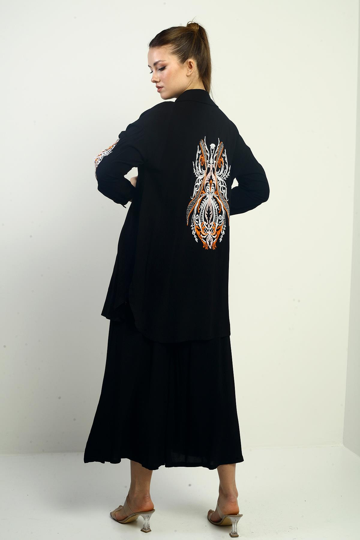 S-25K3880003Kadın Yanları Yırtmaçlı Tunik Gömlek Beli Lastikli Cepli Palazzo Pantolon Nakışlı Oversize 2'li Takım