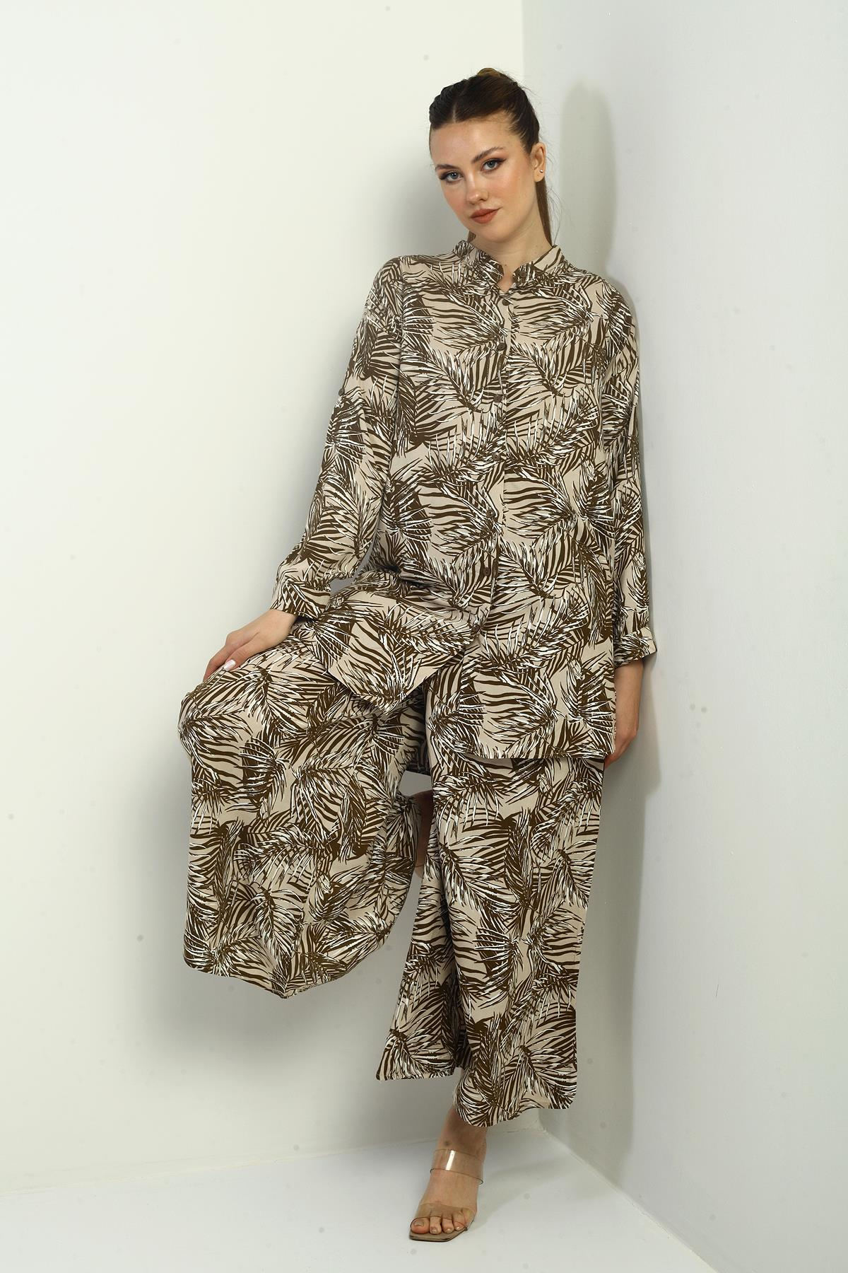 S-25K3880006Kadın Yanları Yırtmaçlı Tunik Gömlek Beli Lastikli Cepli Palazzo Pantolon Yaprak Desenli Oversize 2'li Takım