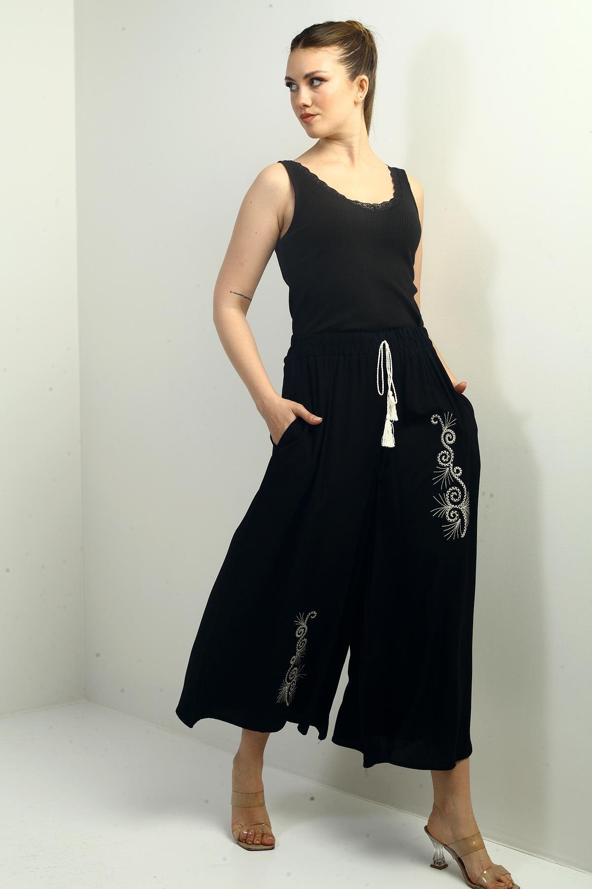 S-25K3880007Kadın Beli Lastikli Cepli Nakış Detaylı Palazzo Pantolon