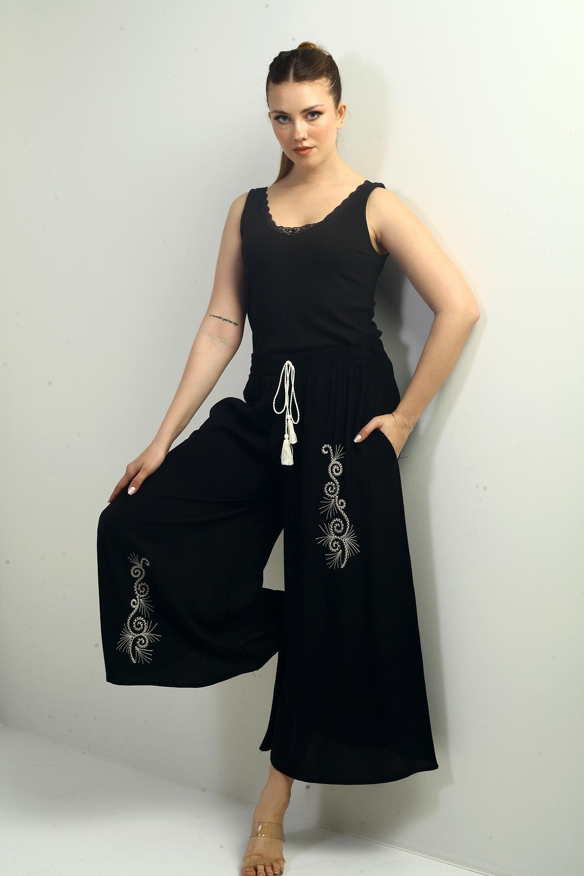 S-25K3880007Kadın Beli Lastikli Cepli Nakış Detaylı Palazzo Pantolon