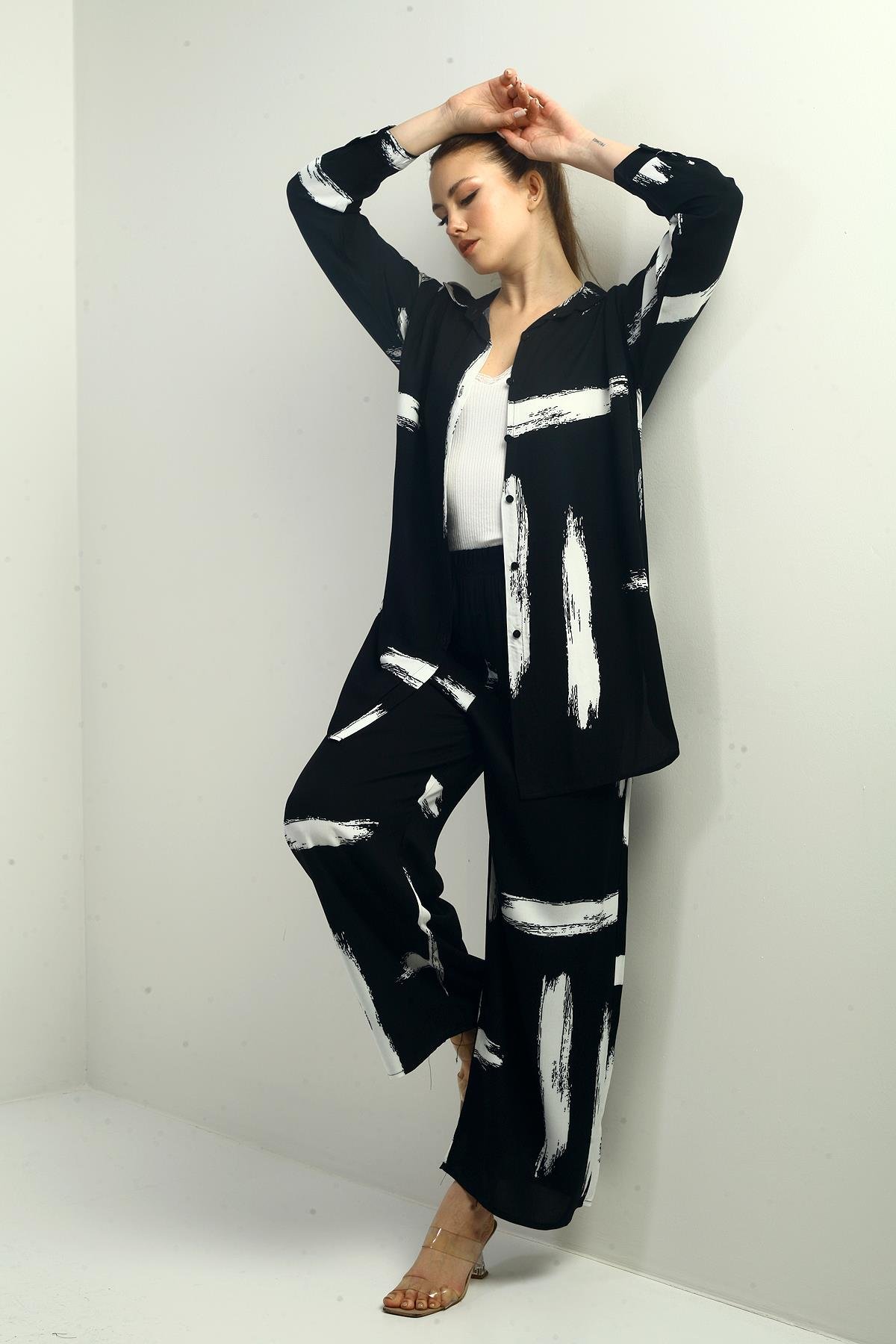 S-25K3880008Kadın Yanları Yırtmaçlı Tunik Gömlek Beli Lastikli Cepli Paazzo Pantolon Fırça Desen Oversize 2'li Takım