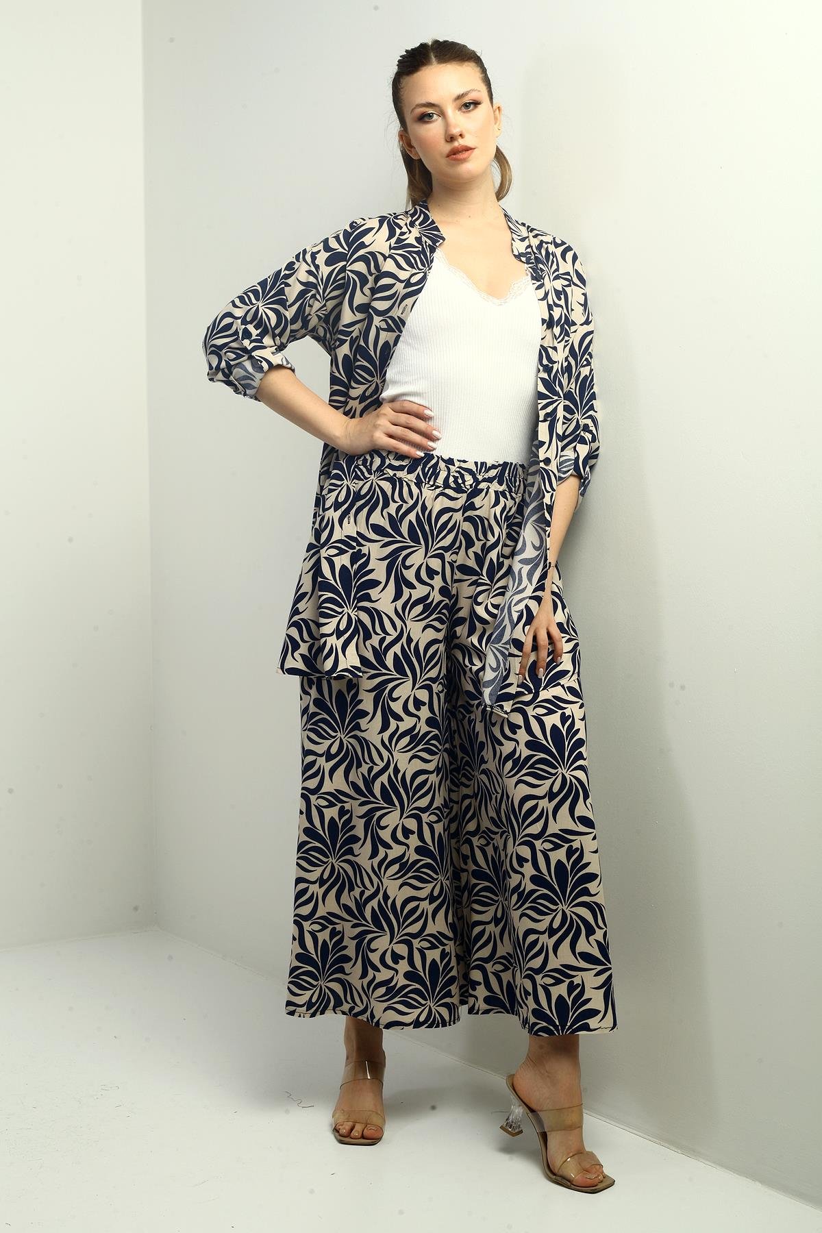 S-25K3880009Kadın Yanları Yırtmaçlı Tunik Gömlek Beli lastikli Cepli Palazzo Pantolon Çiçek Desen Oversize 2'li Takım