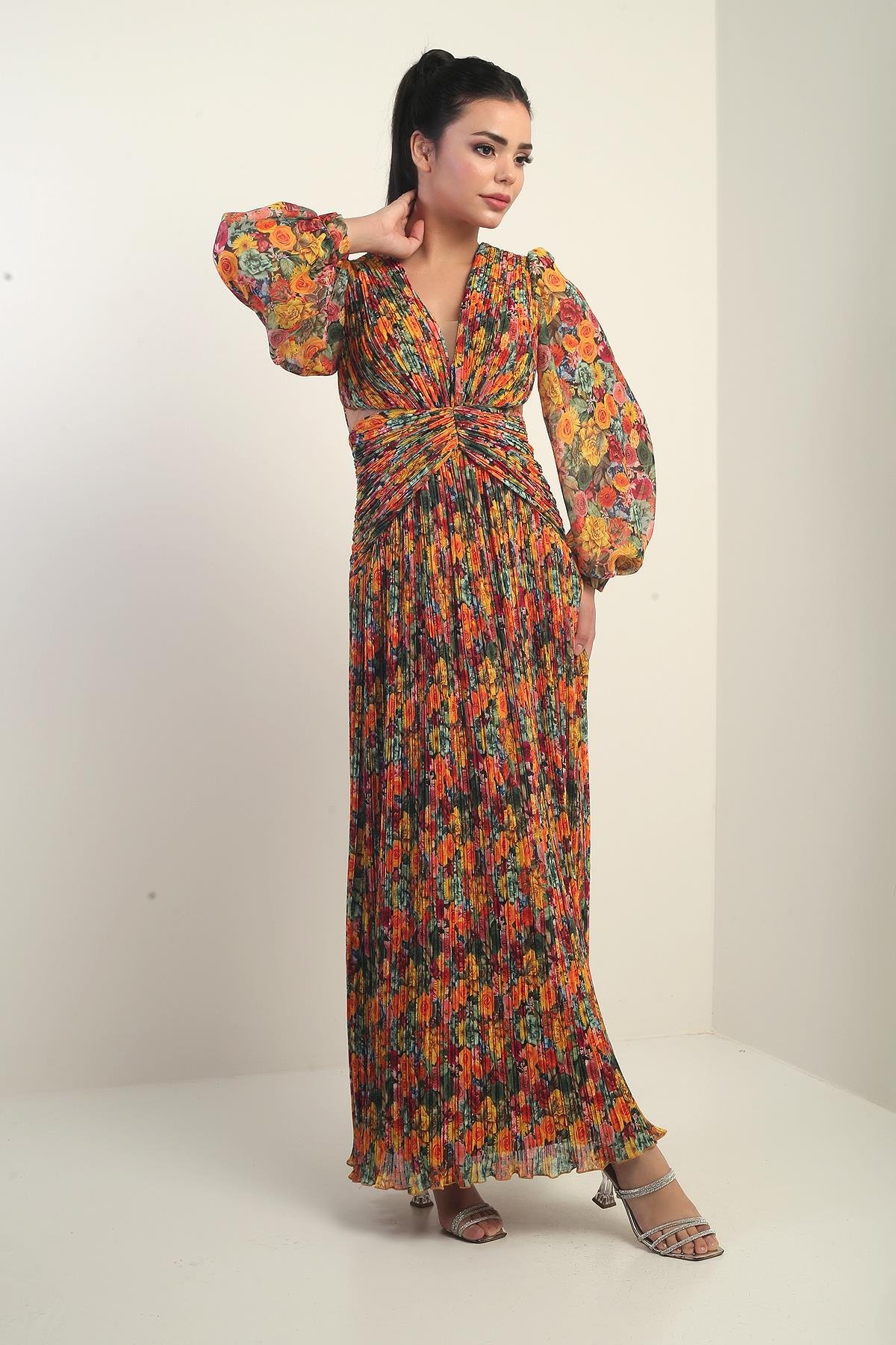 S-25Y0130002Kadın V Yaka Astarlı Çiçek Desenli Komple Pileli Şifon Uzun Elbise