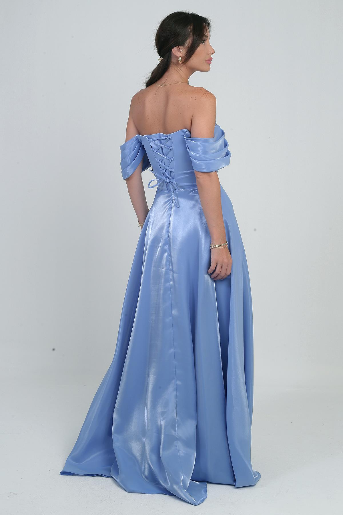 S-25Y0230021Kadın Parlak Taş Detaylı Straplez Düşük Kollu Organze Uzun Elbise