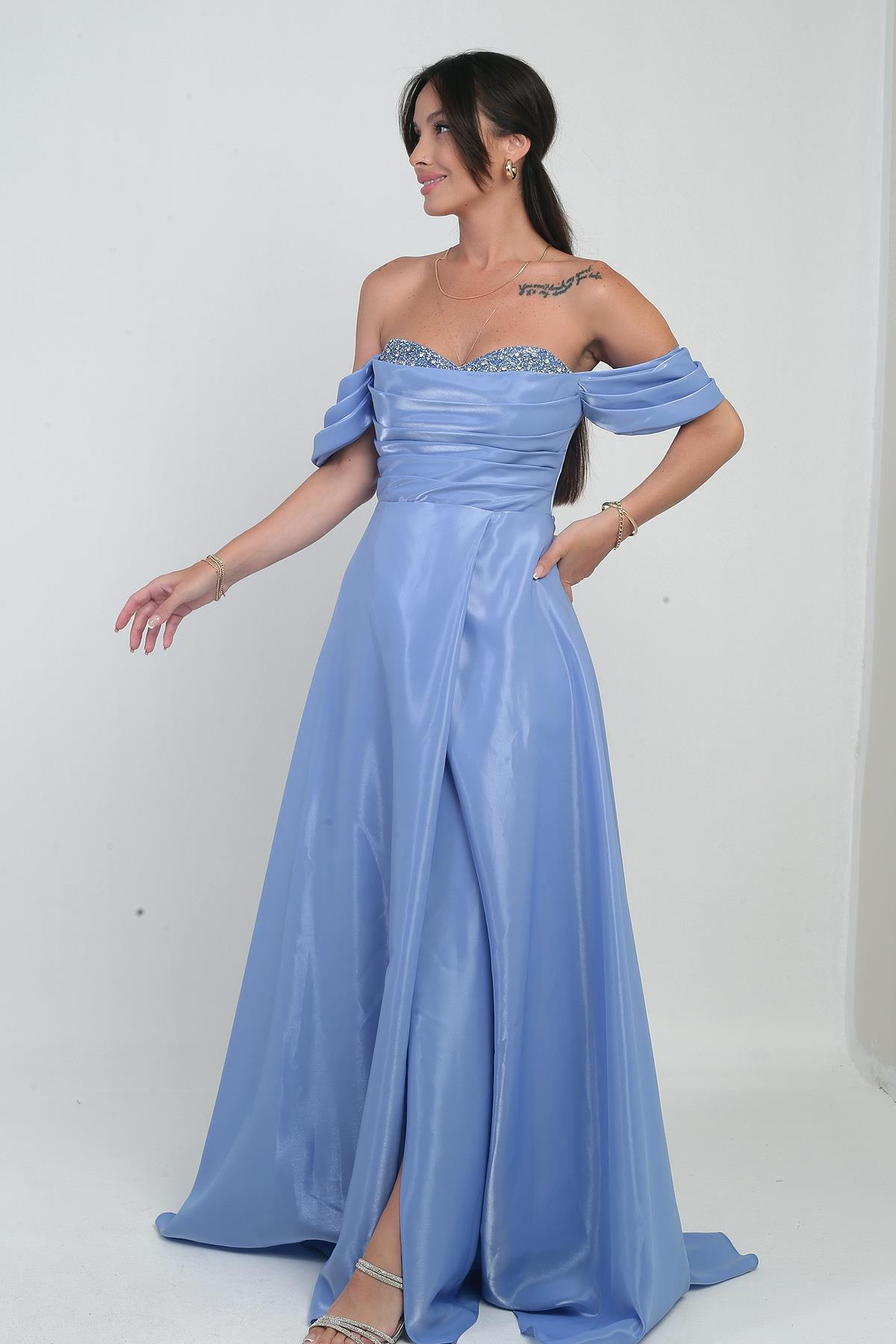 S-25Y0230021Kadın Parlak Taş Detaylı Straplez Düşük Kollu Organze Uzun Elbise