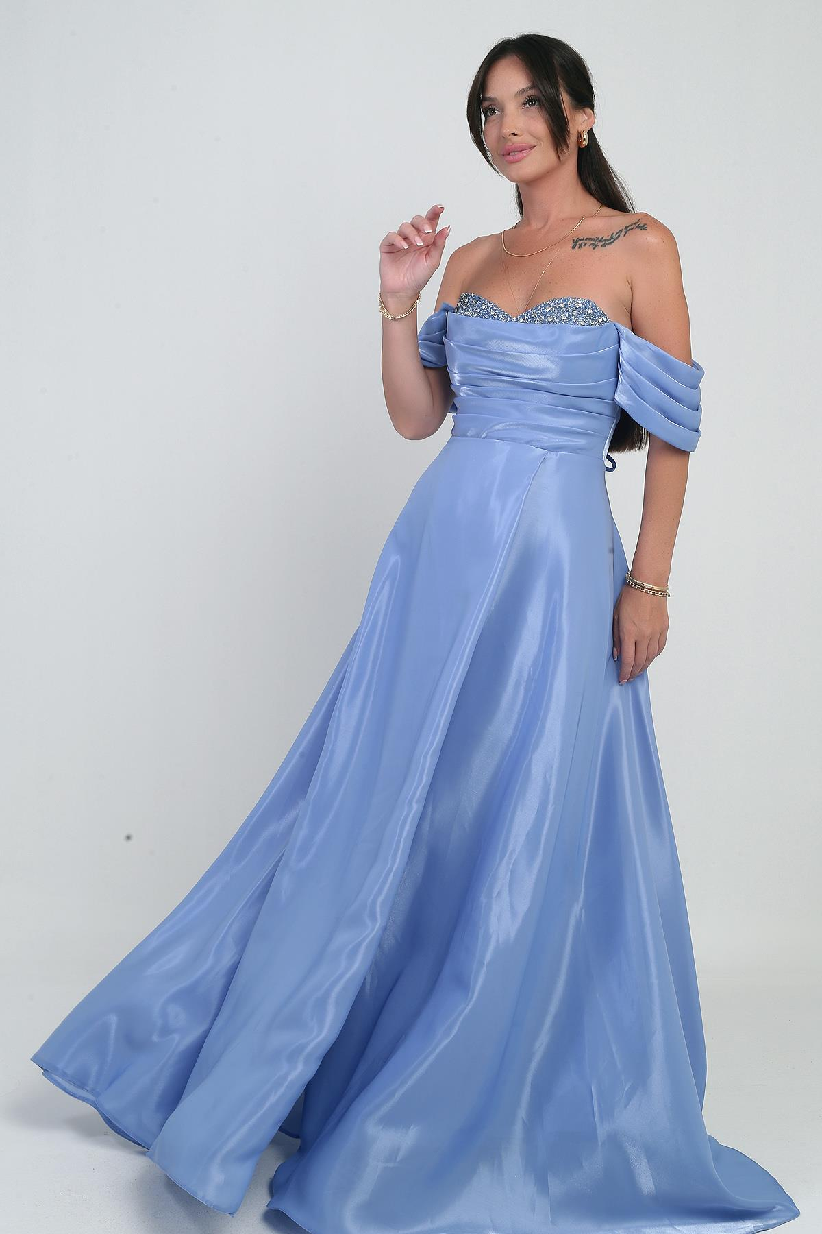 S-25Y0230021Kadın Parlak Taş Detaylı Straplez Düşük Kollu Organze Uzun Elbise