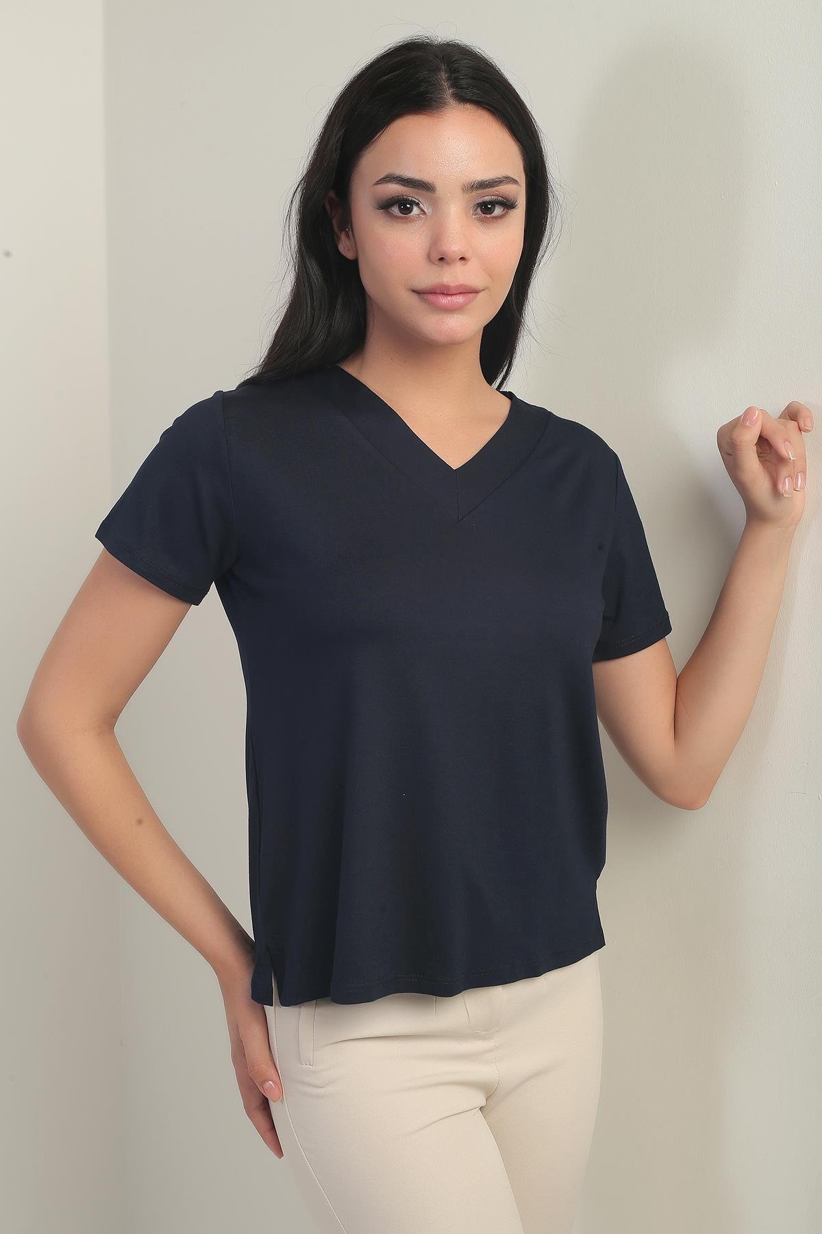 S-25Y0270003Kadın V Yaka Yırtmaçlı Kısa Kol Bluz