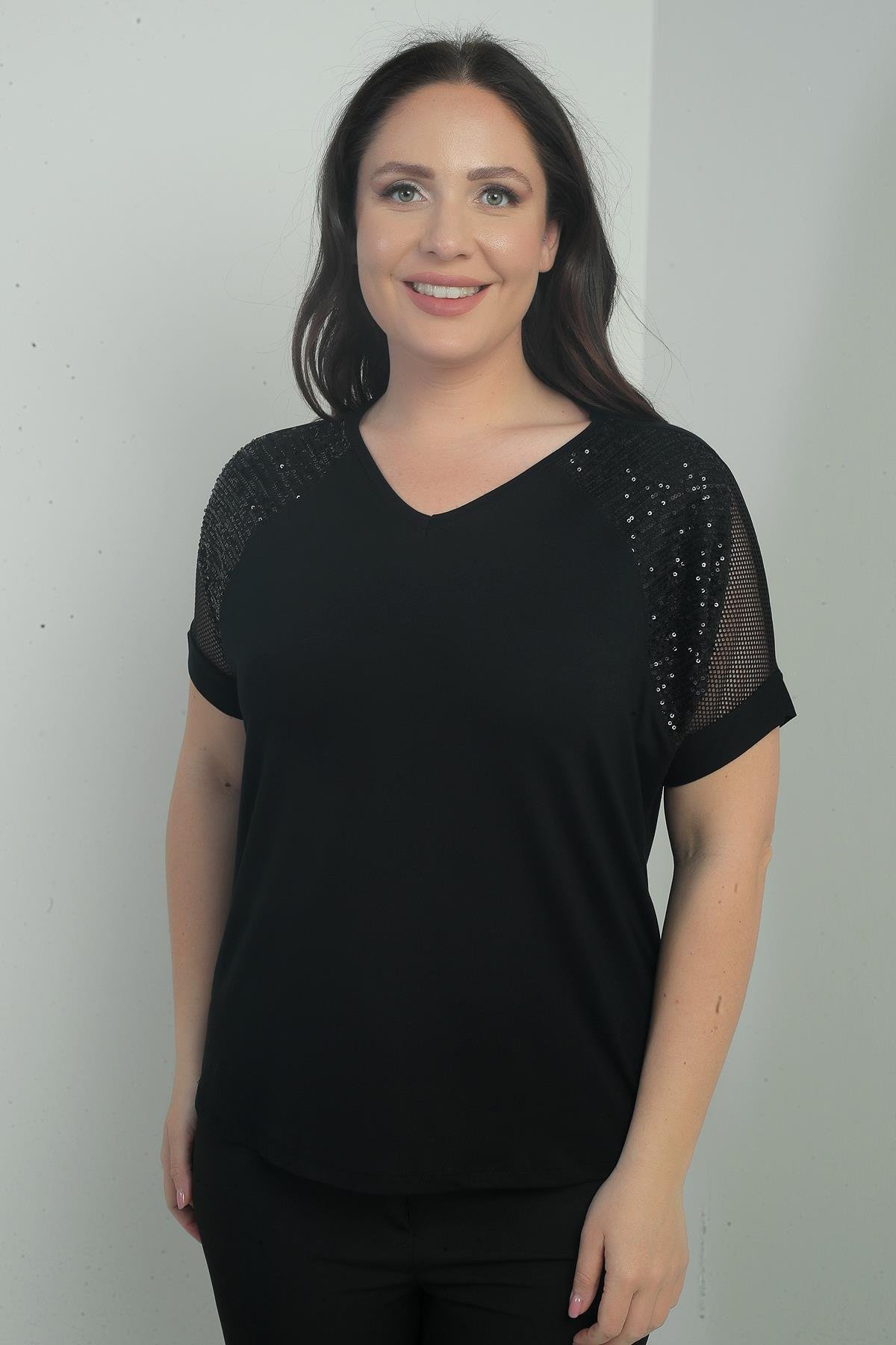 S-25Y0270017Kadın V Yaka Omuzu Fileli Pullu Büyük Beden Likralı Bluz