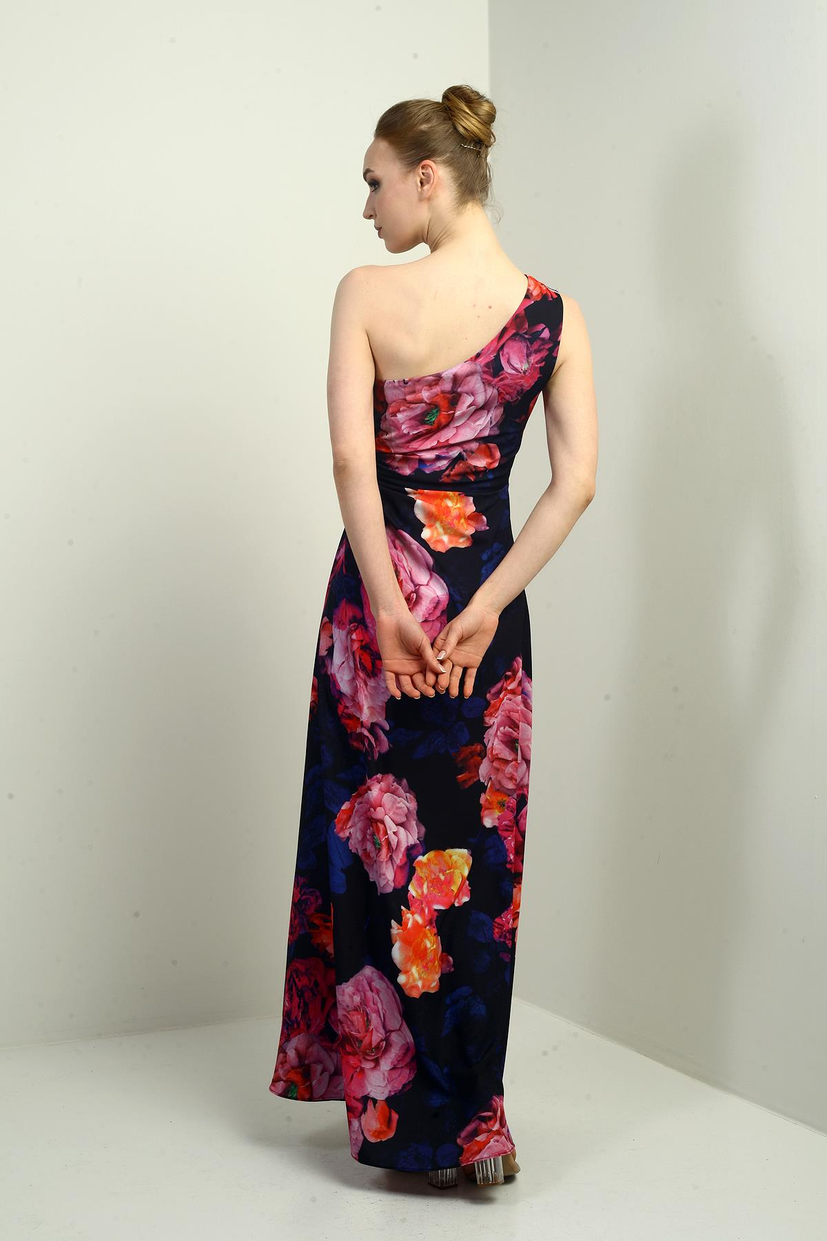 S-25Y0840017Kadın Tek Omuz Yandan Pencereli Büyük Çiçek Desenli Uzun Krep Saten Elbise