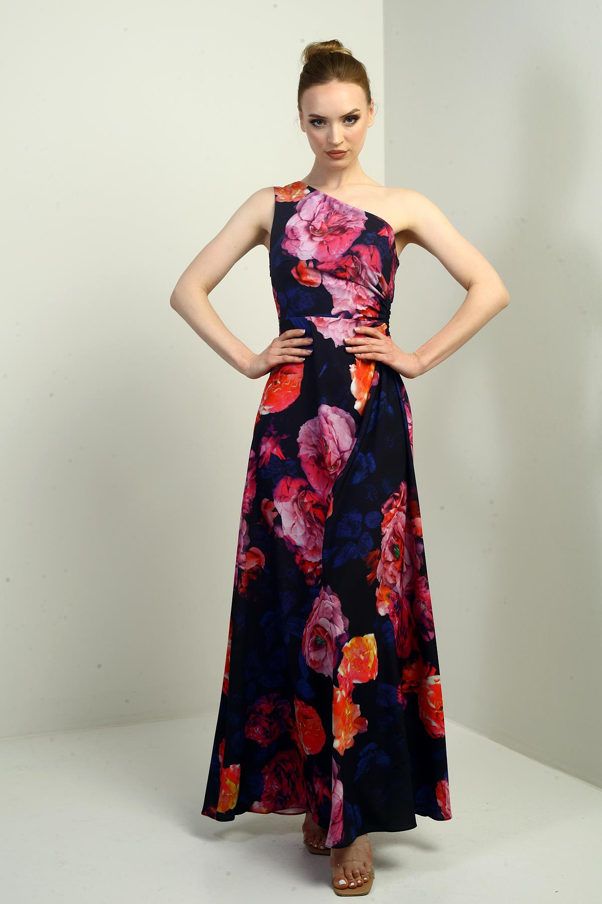 S-25Y0840017Kadın Tek Omuz Yandan Pencereli Büyük Çiçek Desenli Uzun Krep Saten Elbise