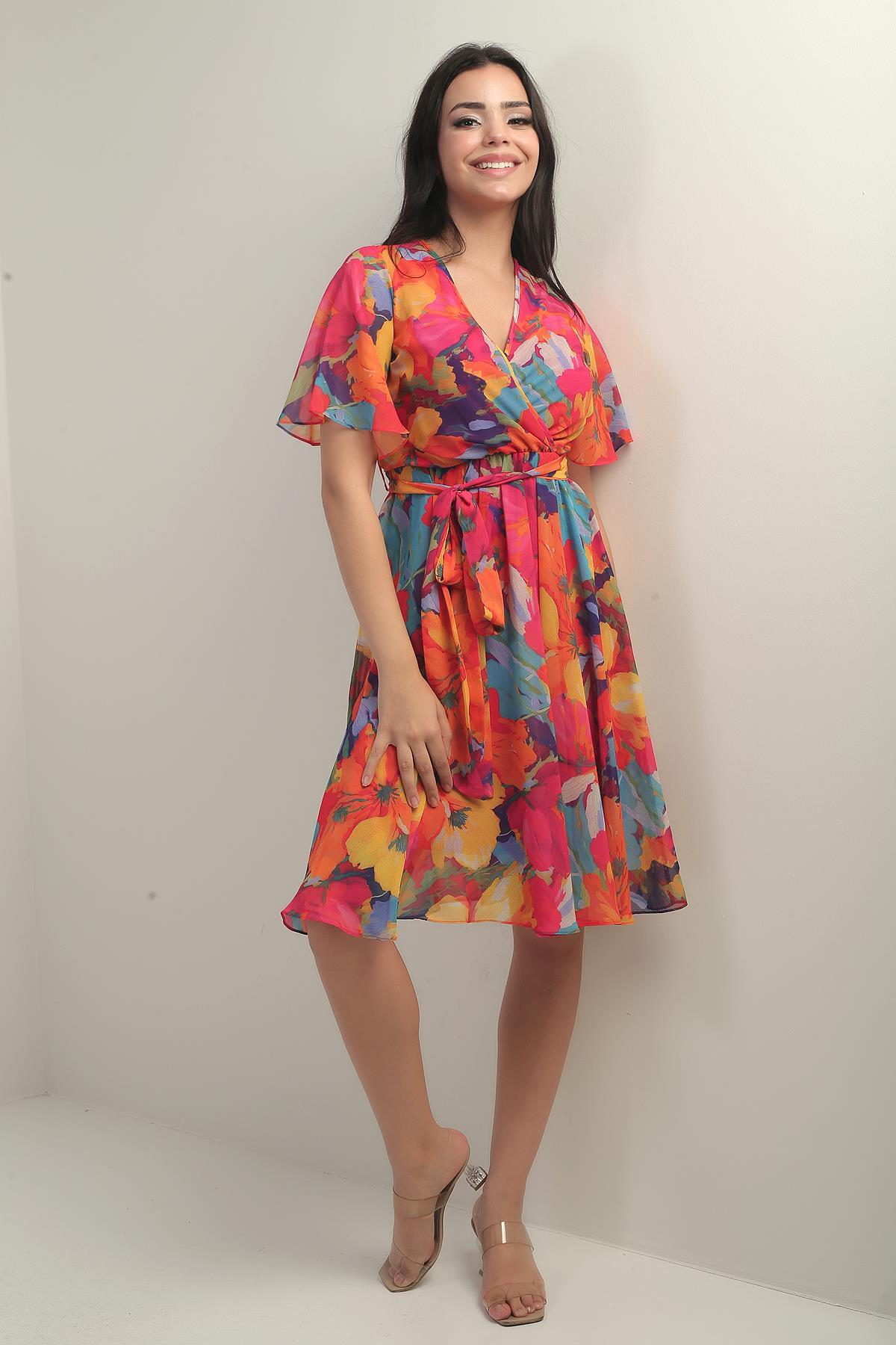 S-25Y0840054Kadın Kruvaze Yaka Volan Kollu Astarlı Beli Kuşaklı Büyük Çiçekli Şifon Elbise